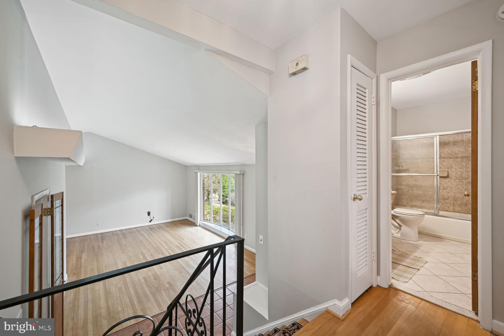 COUNTRY CLUB FOREST - Residential Lease