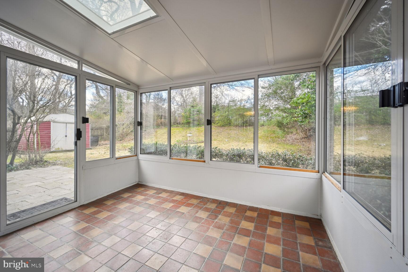 COUNTRY CLUB FOREST - Residential Lease