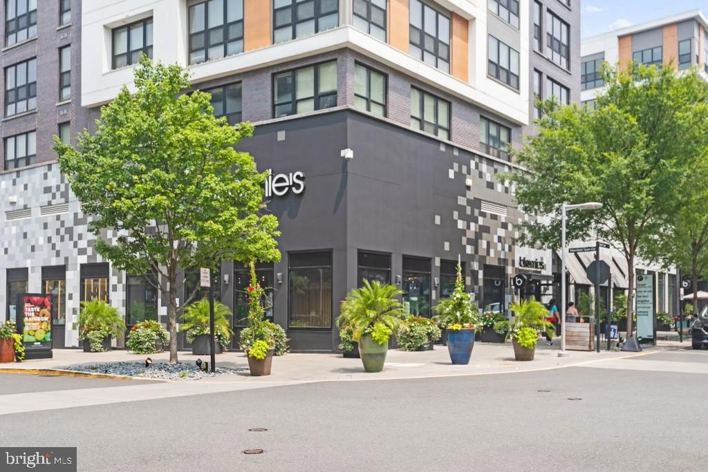 STONEWALL MANOR - Residential