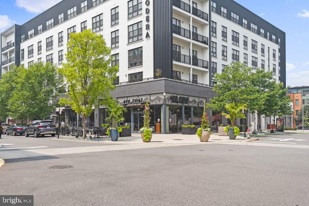 STONEWALL MANOR - Residential