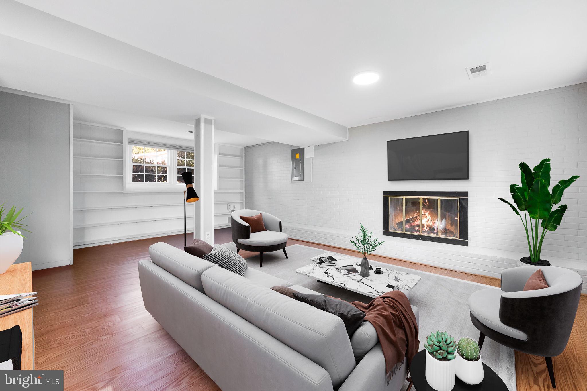 STONEWALL MANOR - Residential