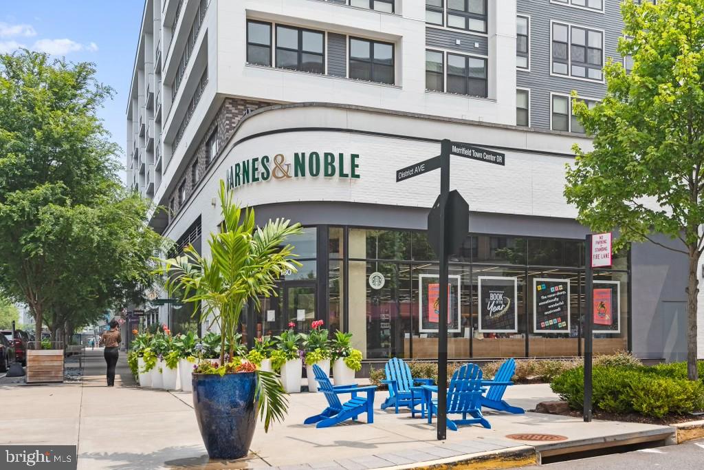 STONEWALL MANOR - Residential