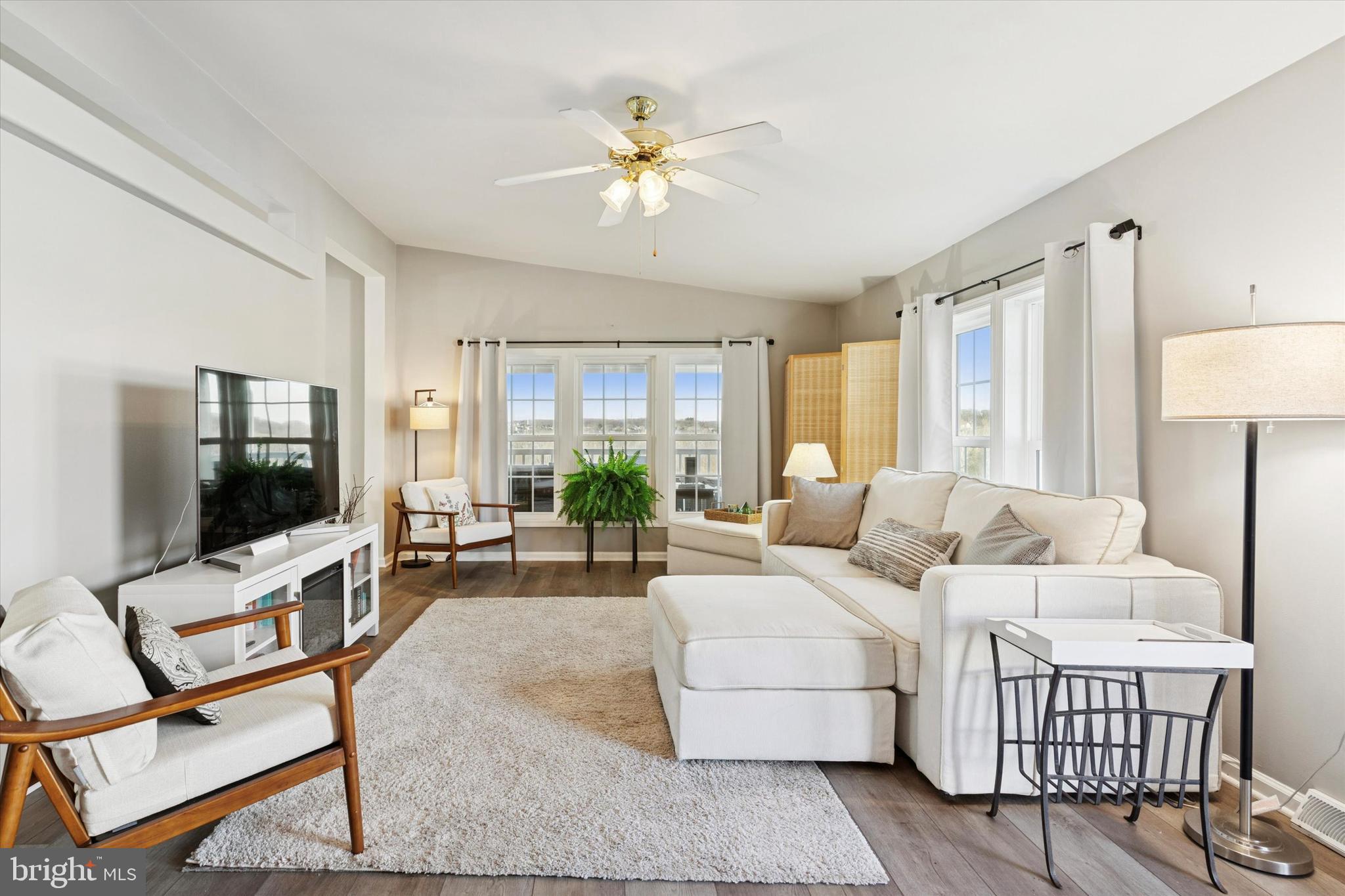 1077 SCENIC VIEW DRIVE