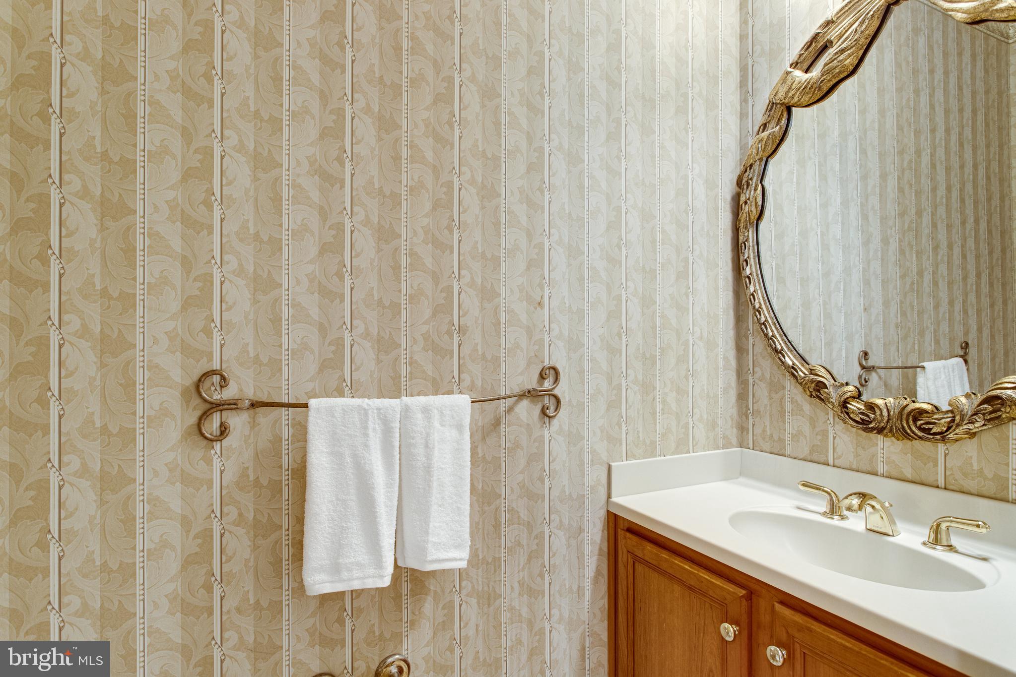 MCLEAN FALLS AT CHINQUAP - Residential Lease