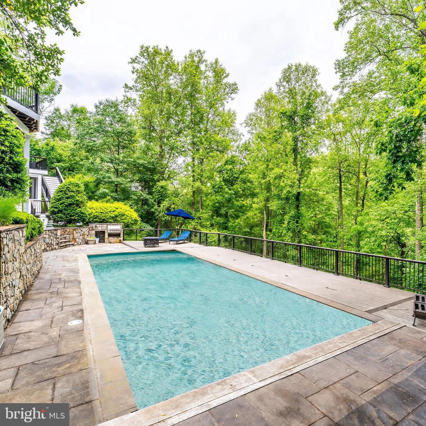 MCLEAN FALLS AT CHINQUAP - Residential Lease