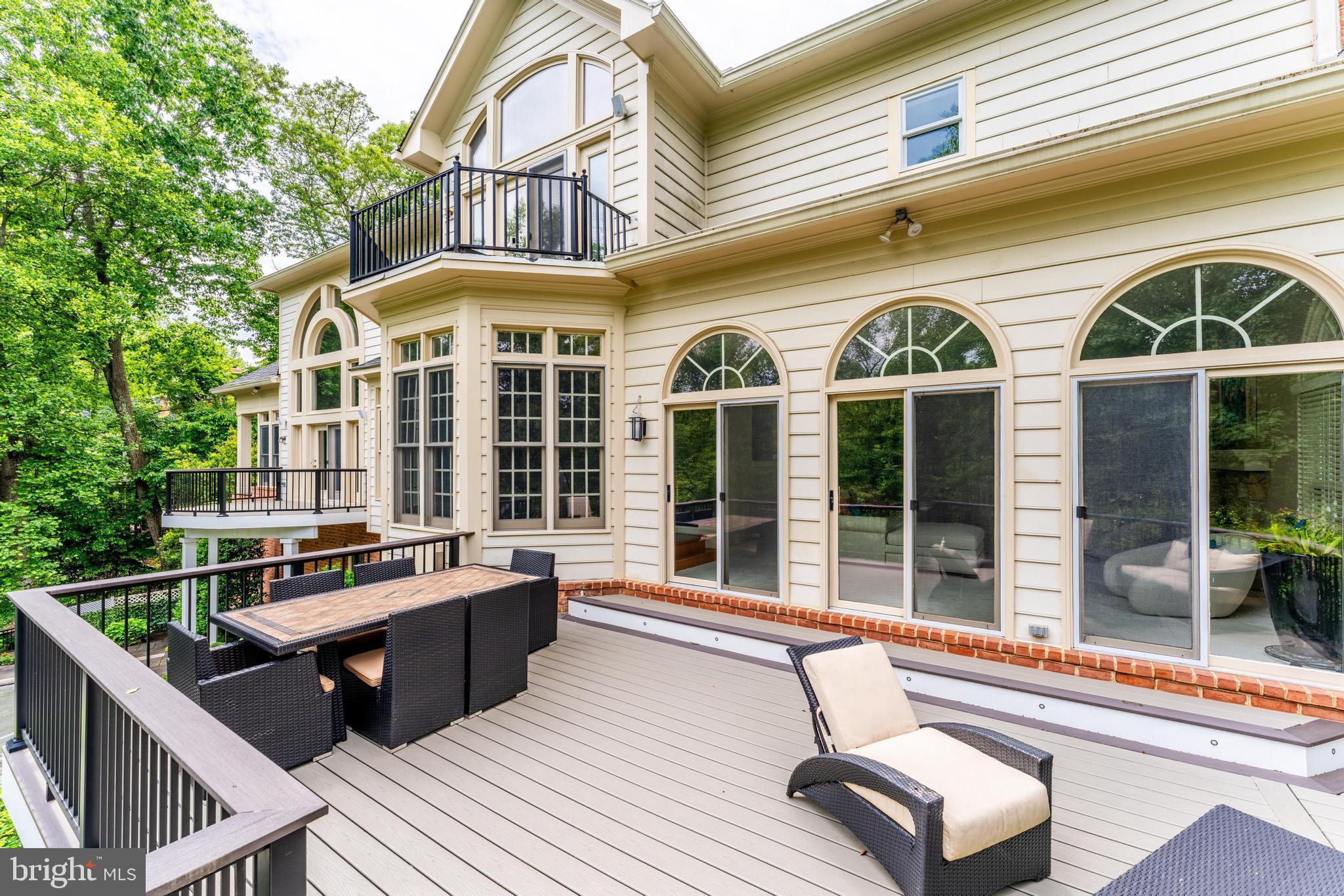 MCLEAN FALLS AT CHINQUAP - Residential Lease