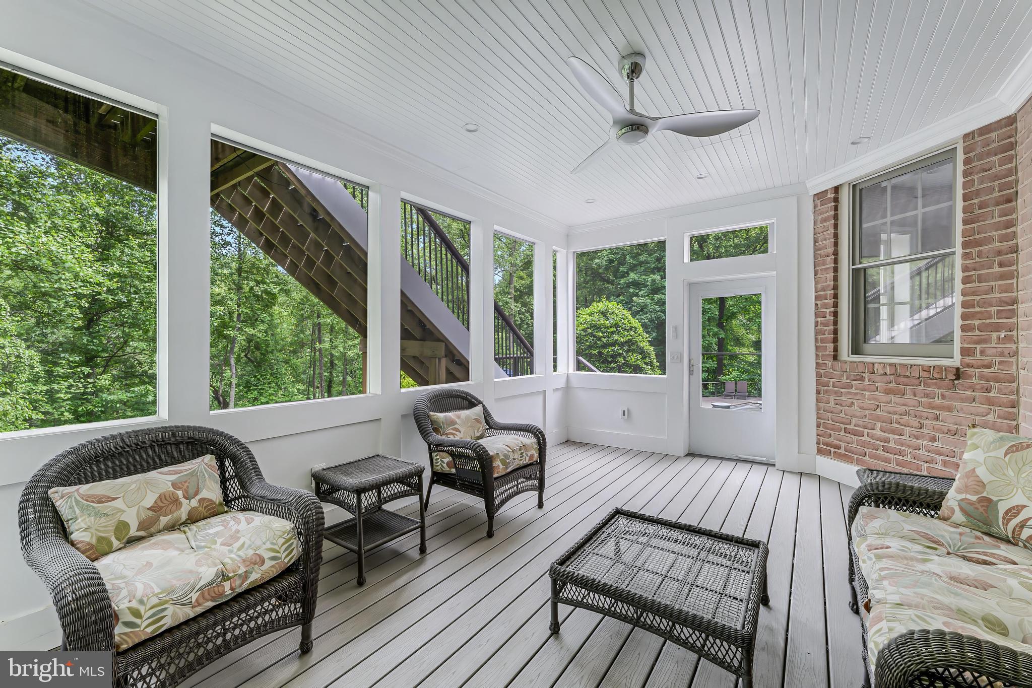 MCLEAN FALLS AT CHINQUAP - Residential Lease