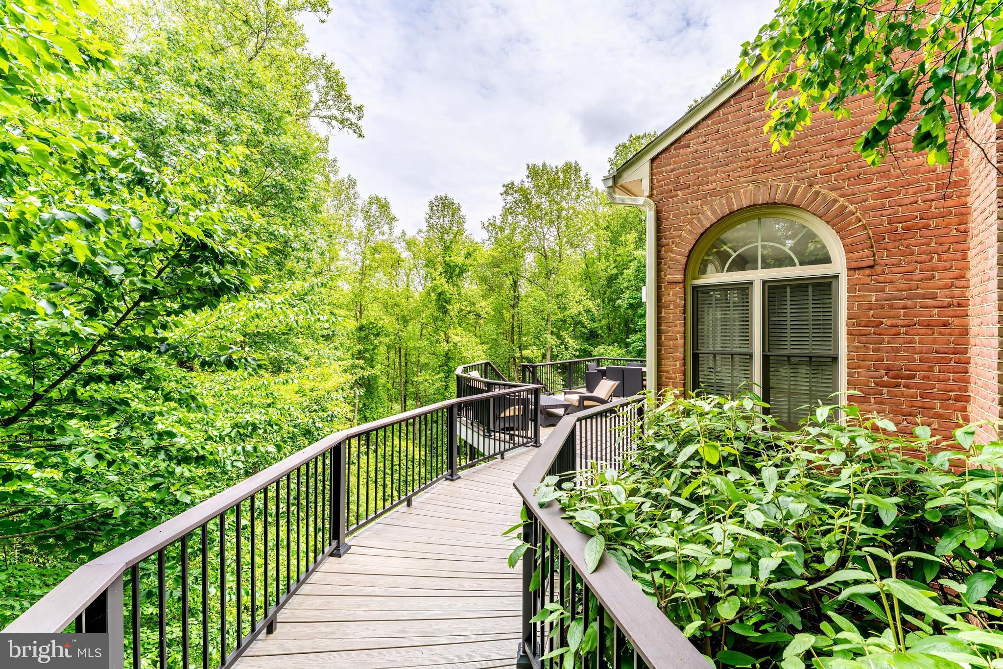 MCLEAN FALLS AT CHINQUAP - Residential Lease