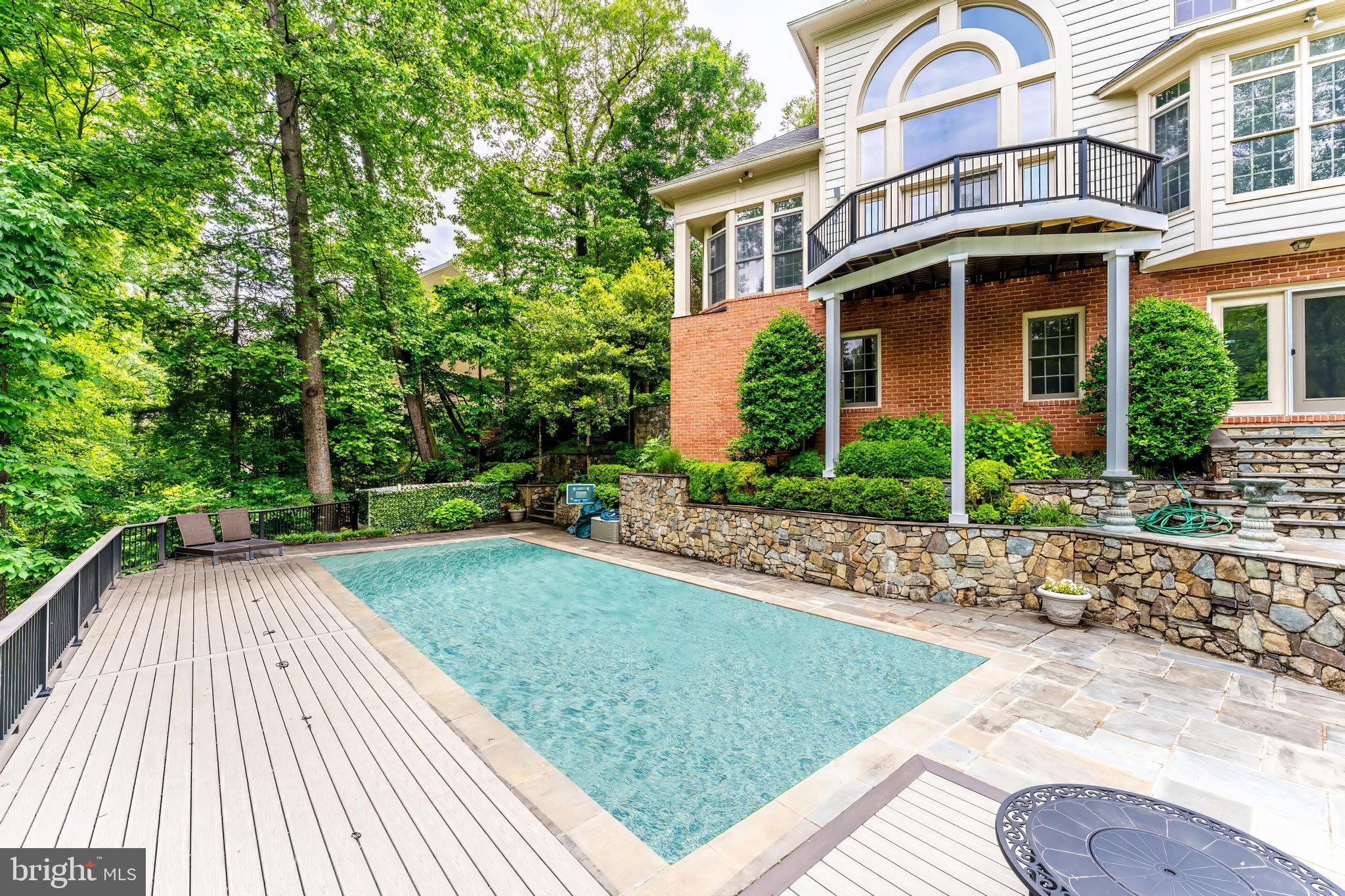 MCLEAN FALLS AT CHINQUAP - Residential Lease