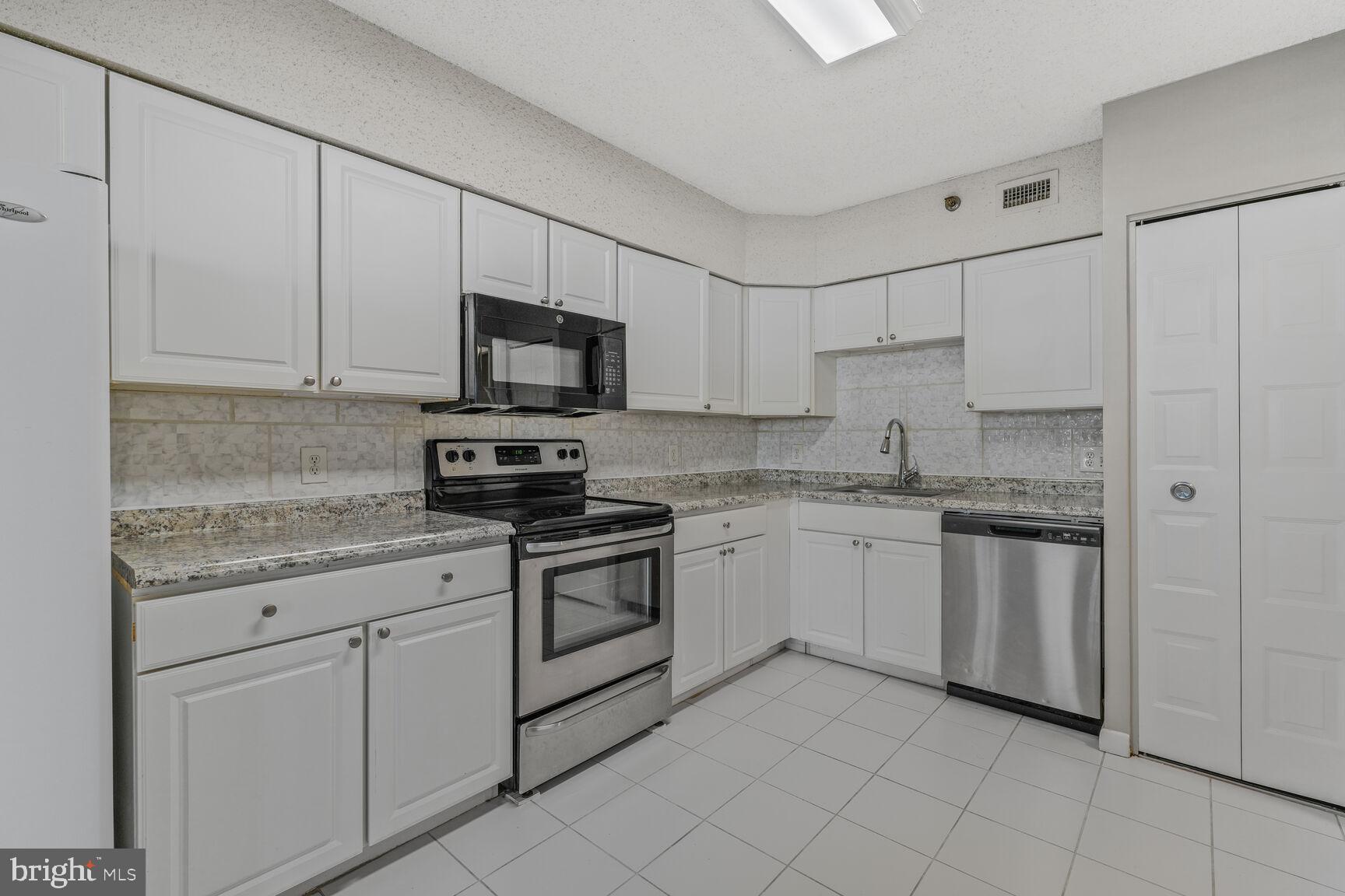 SKYLINE SQUARE CONDO - Residential Lease