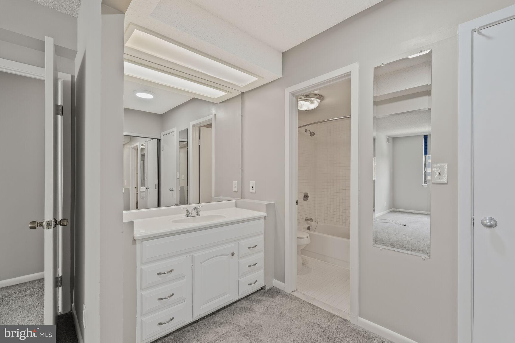 SKYLINE SQUARE CONDO - Residential Lease