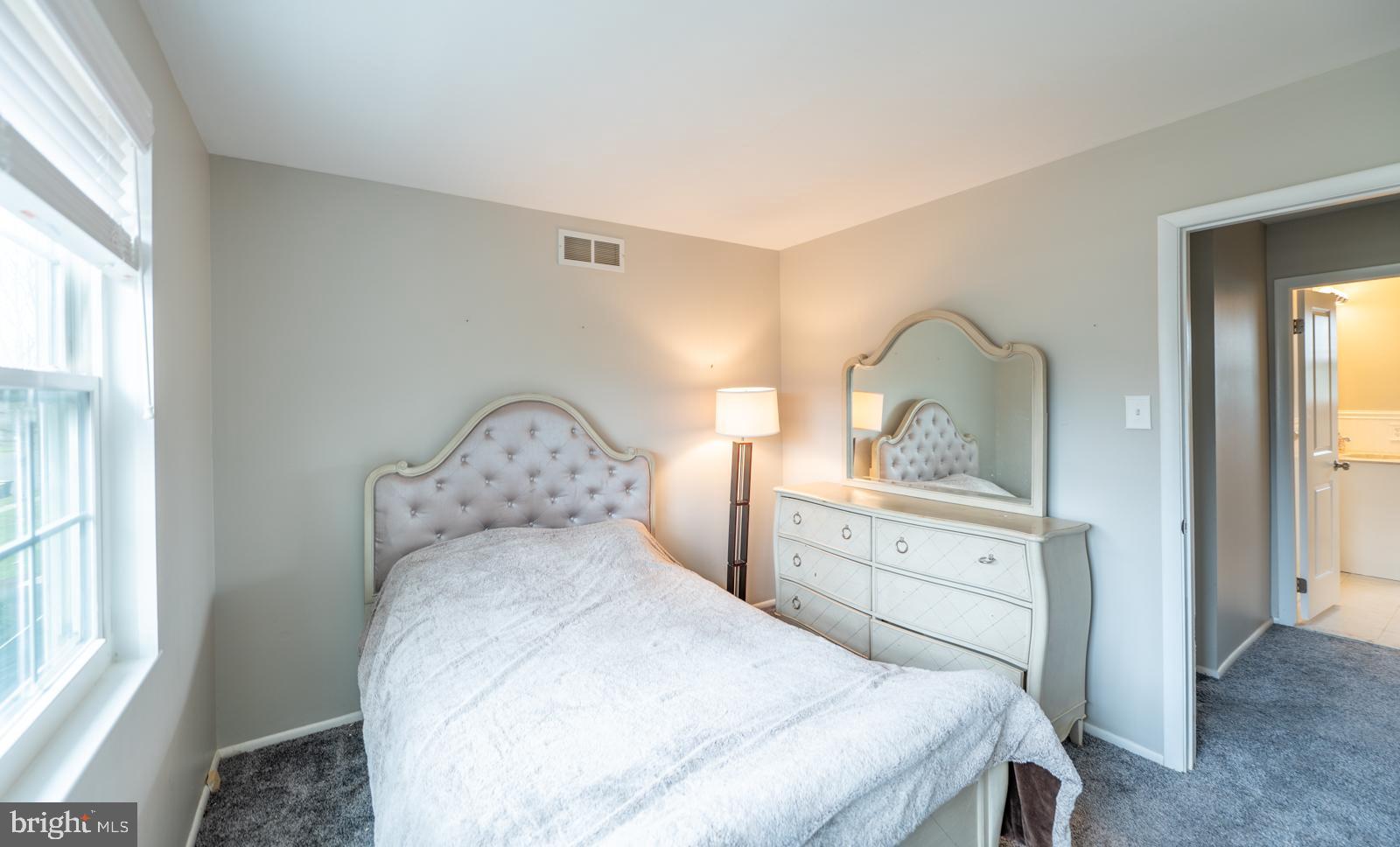 OXFORD GLEN - Residential