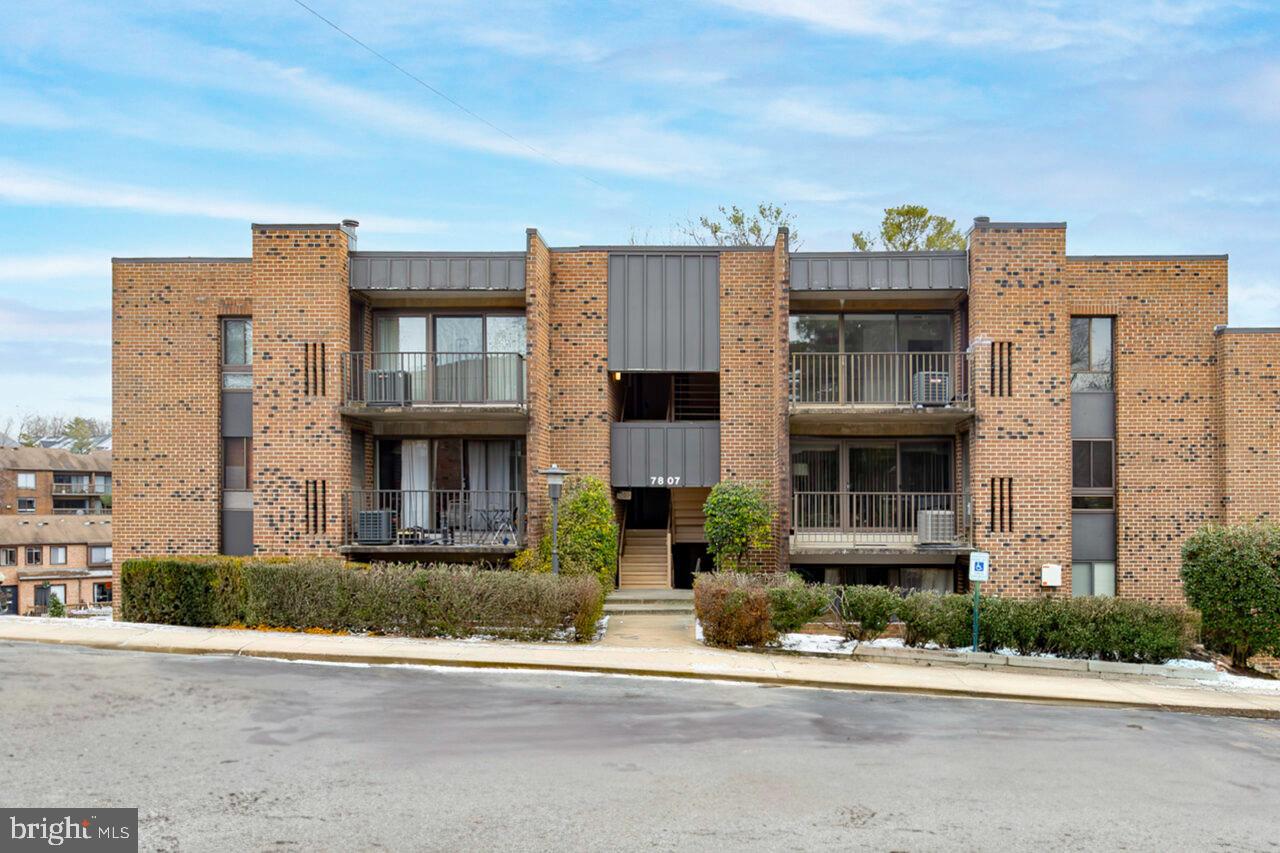 HERITAGE COURT - Residential