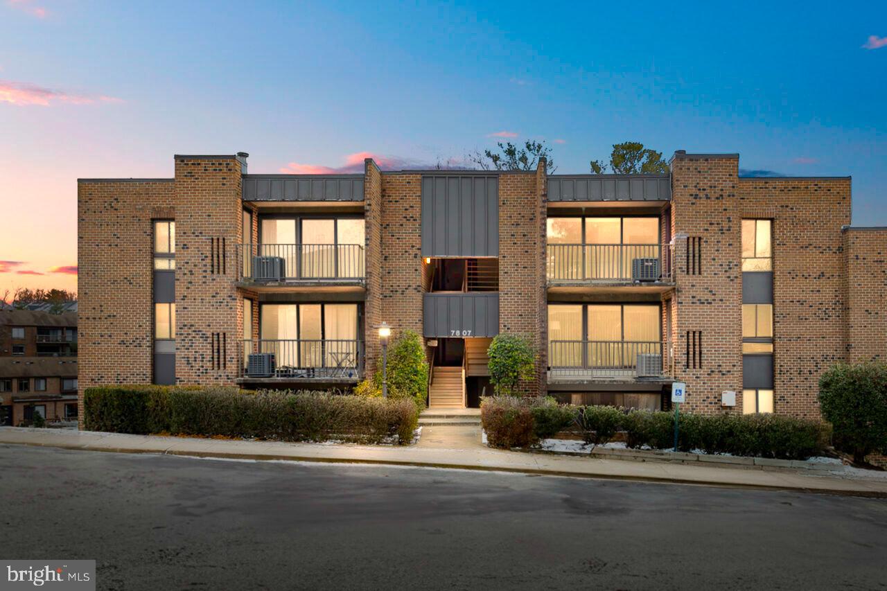 HERITAGE COURT - Residential