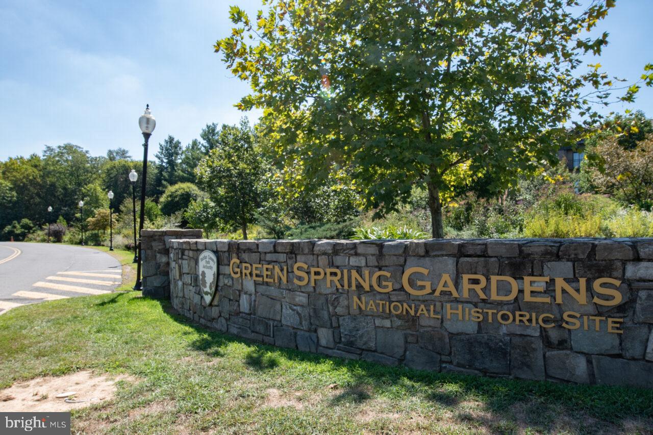 HERITAGE COURT - Residential