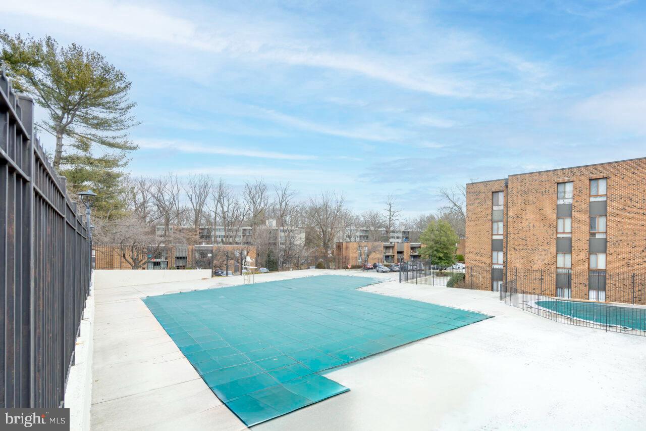 HERITAGE COURT - Residential