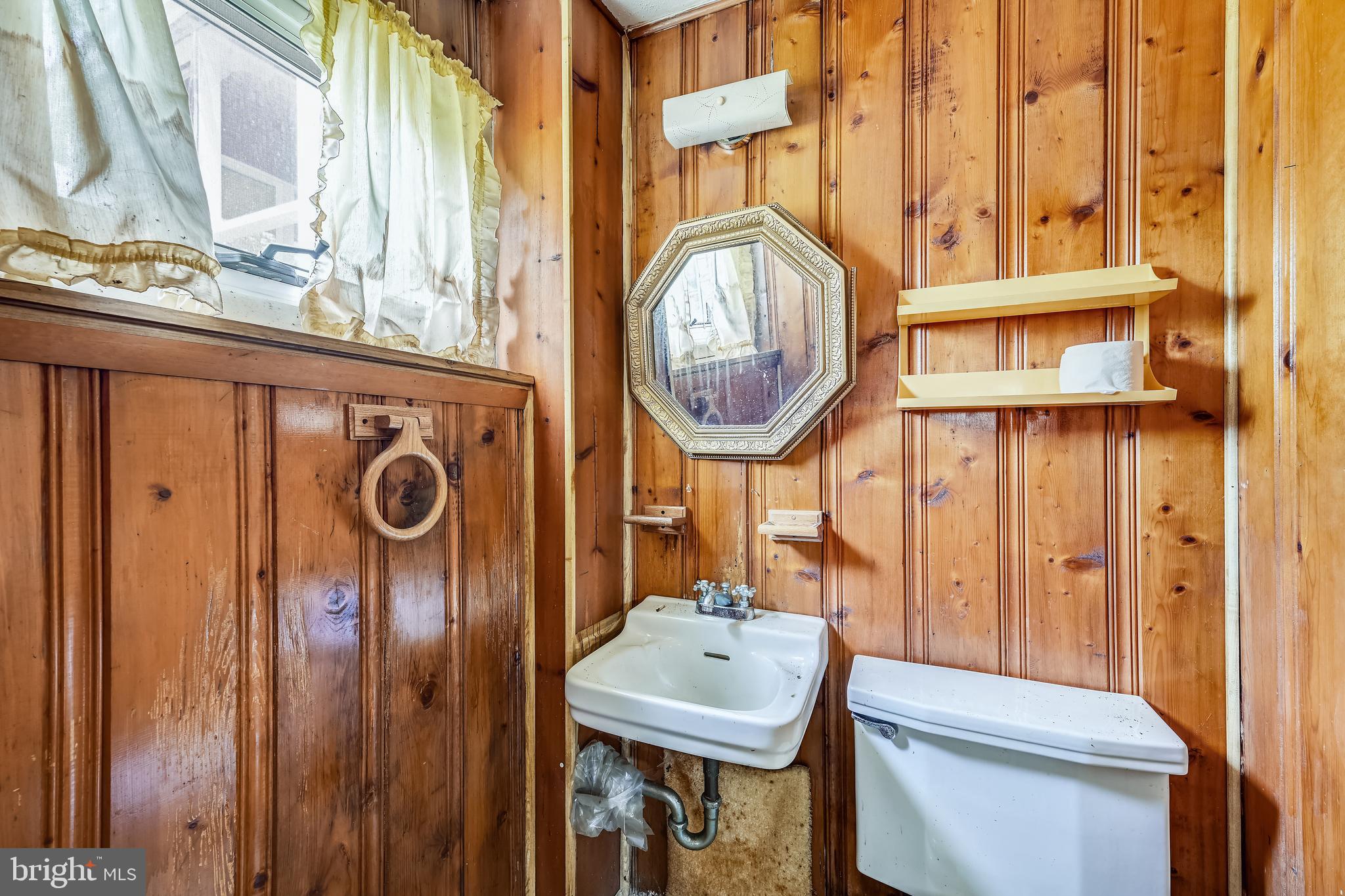 COUNTRY CLUB ESTATES - Residential