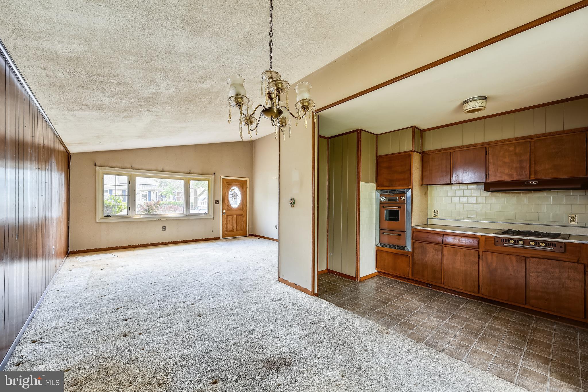 COUNTRY CLUB ESTATES - Residential