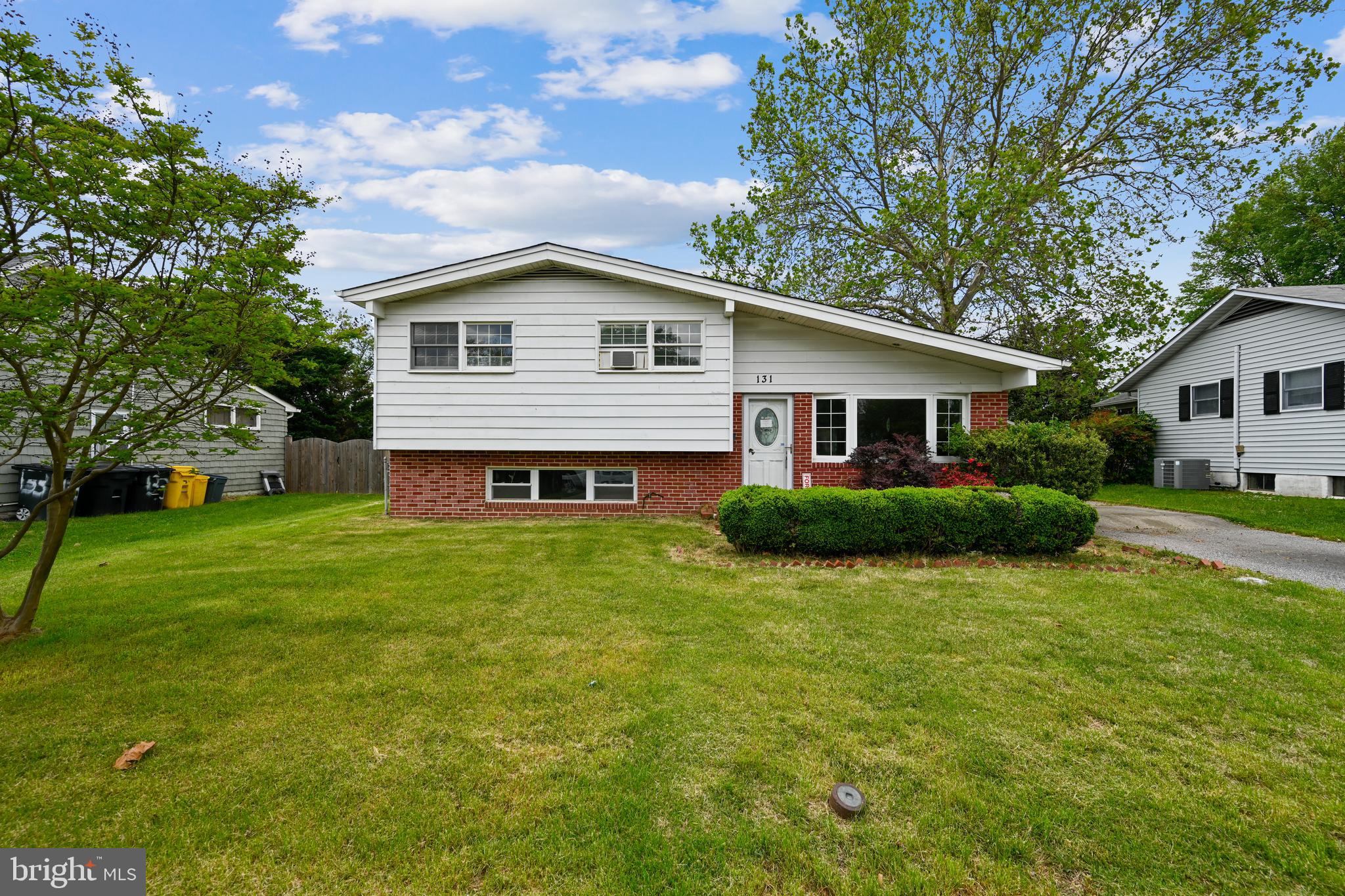 COUNTRY CLUB ESTATES - Residential