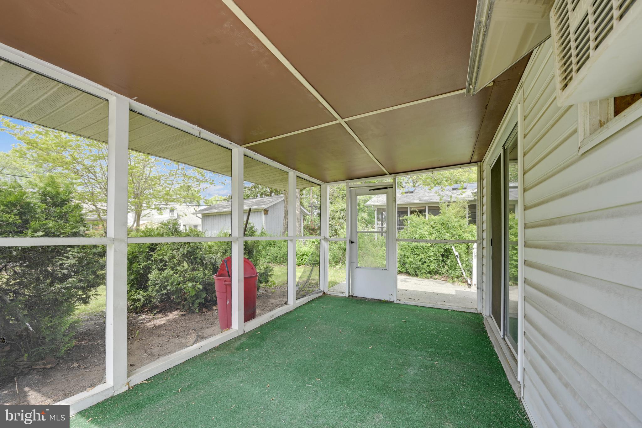 COUNTRY CLUB ESTATES - Residential