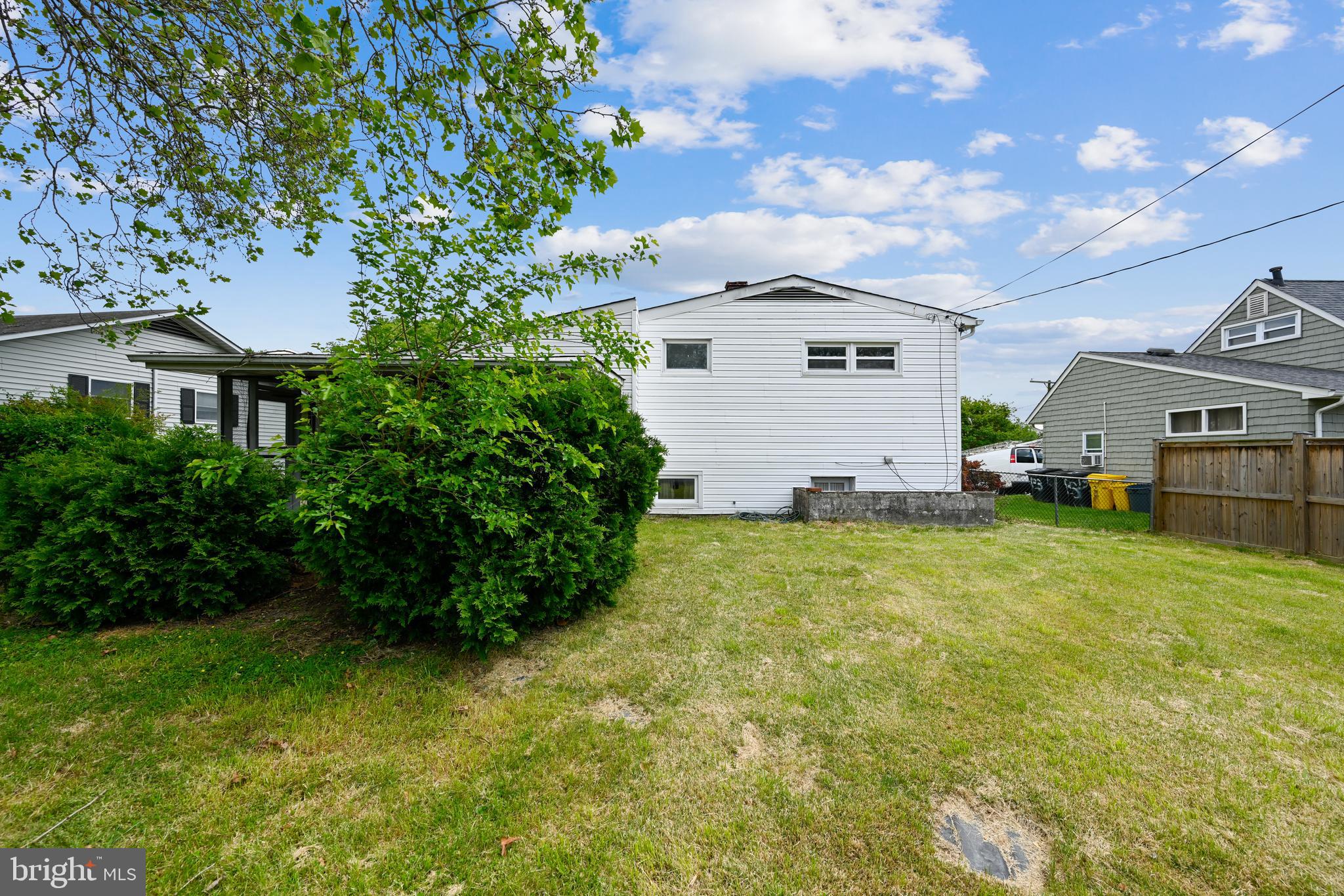 COUNTRY CLUB ESTATES - Residential