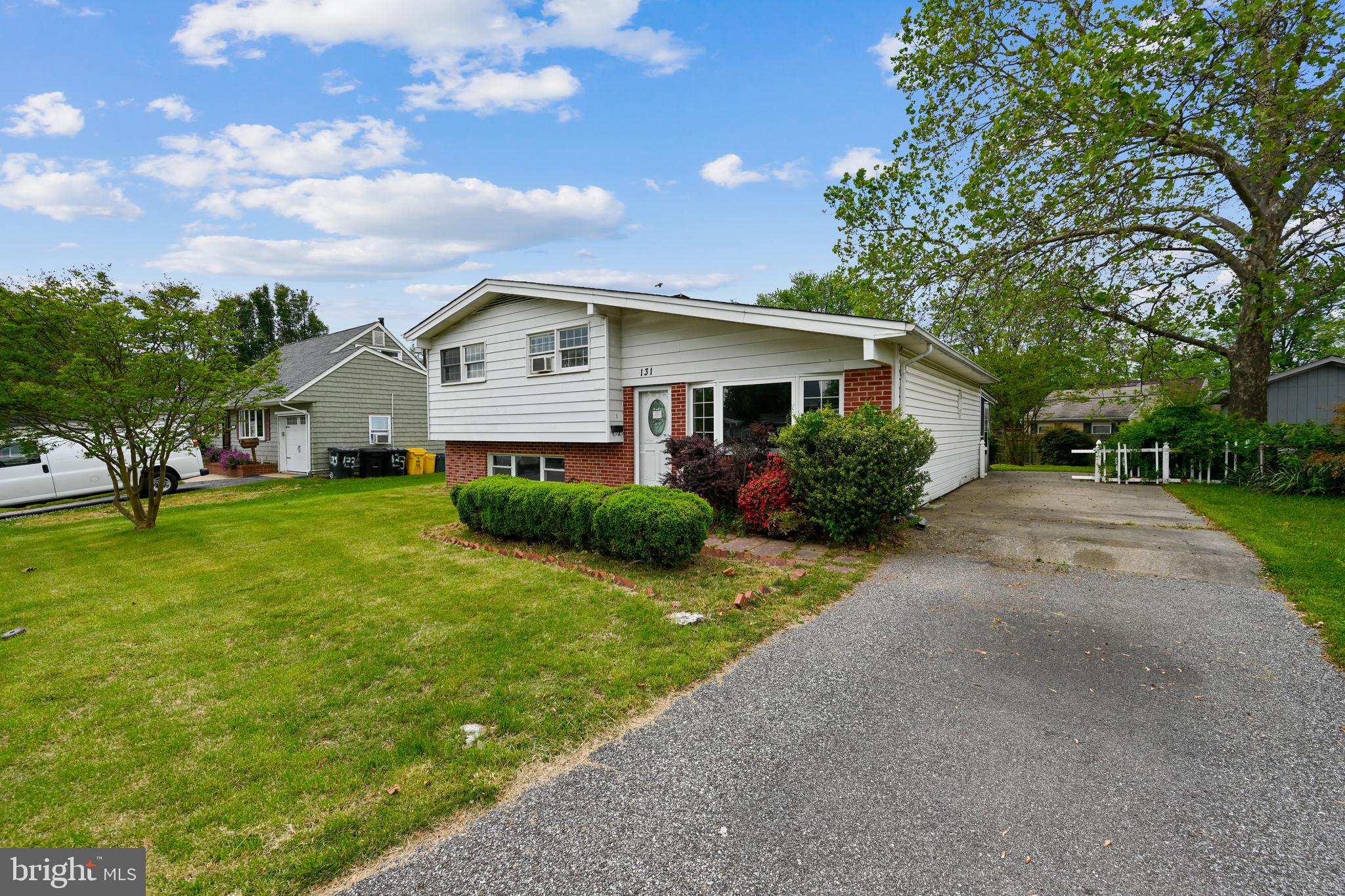 COUNTRY CLUB ESTATES - Residential