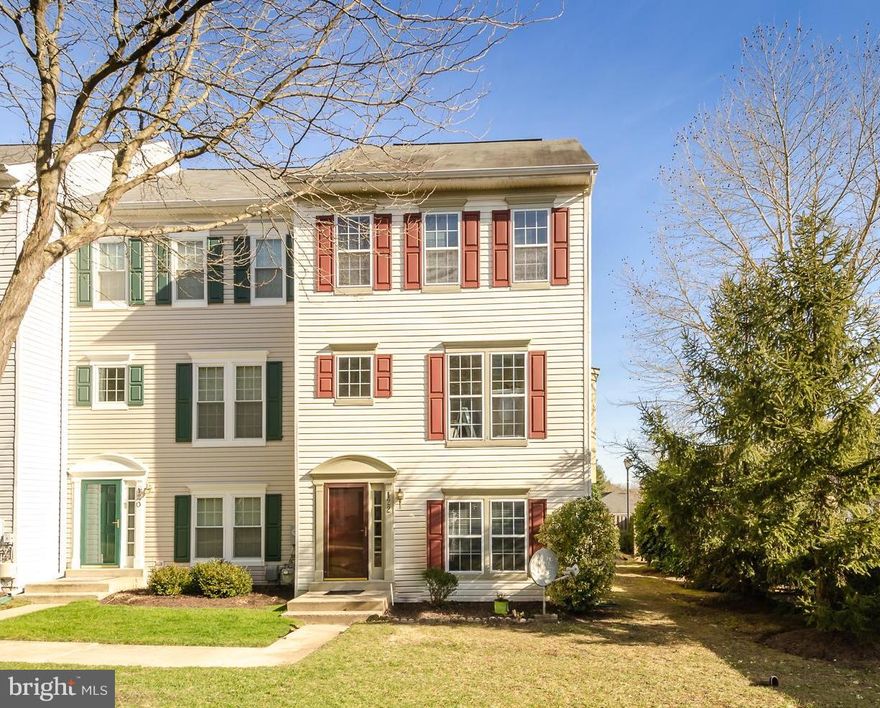 Spacious End of Group, 2 car garage town home in wonderful Russett Community.  3 BR 2.5 BA, Open concept main level PLUS an entry level Den.  Close to 295, 198, 1 & 95 for easy commute.  Great Shopping and restaurants.   Whole house paint and basic repairs are in progress.