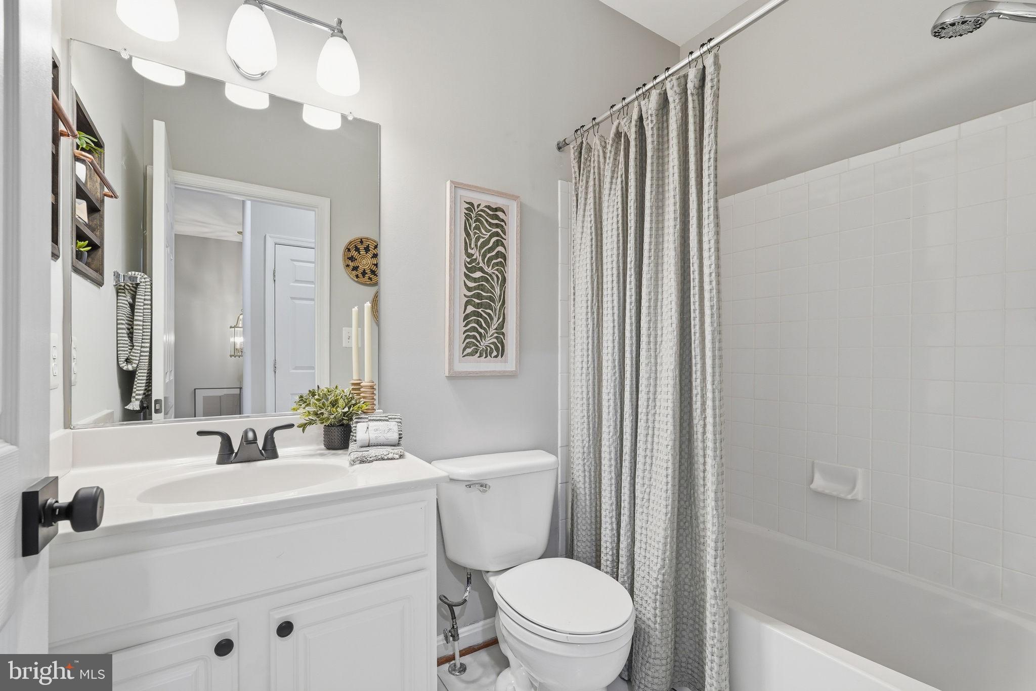 MIRROR RIDGE - Residential