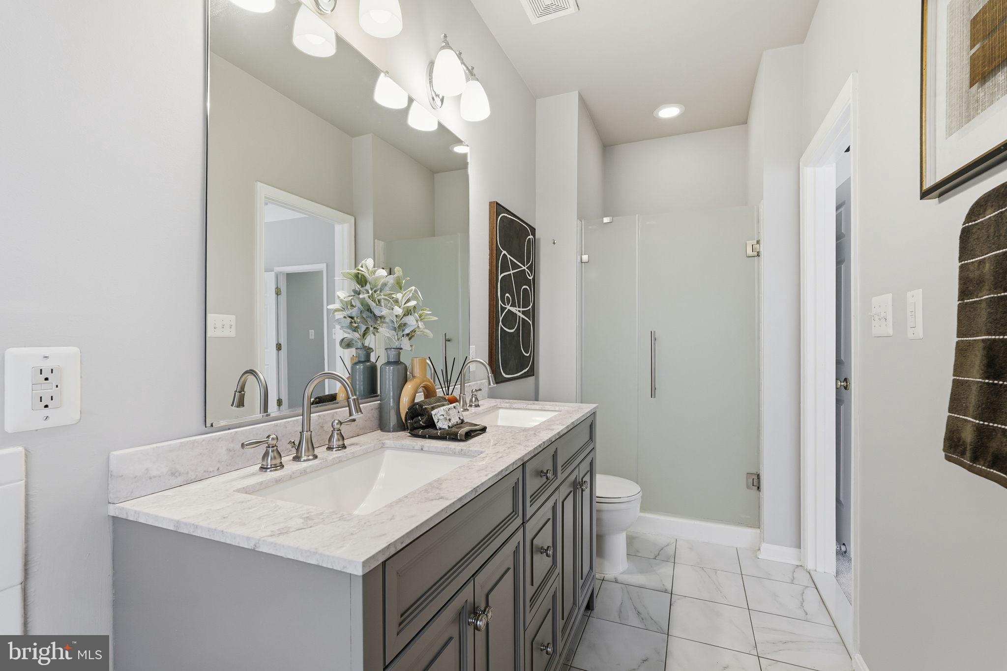 MIRROR RIDGE - Residential