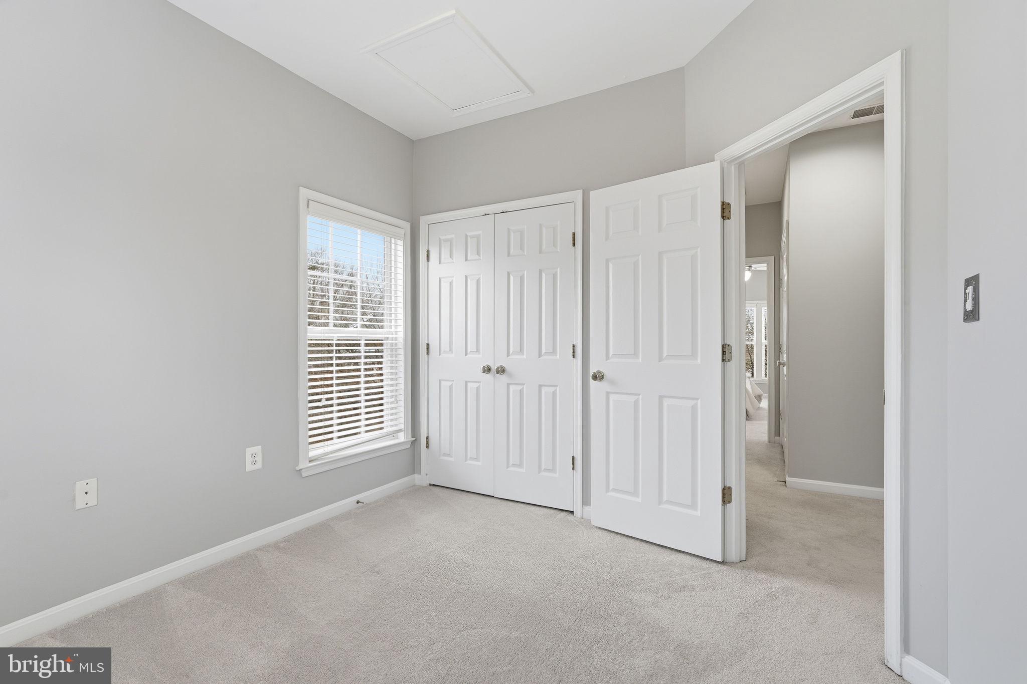 MIRROR RIDGE - Residential