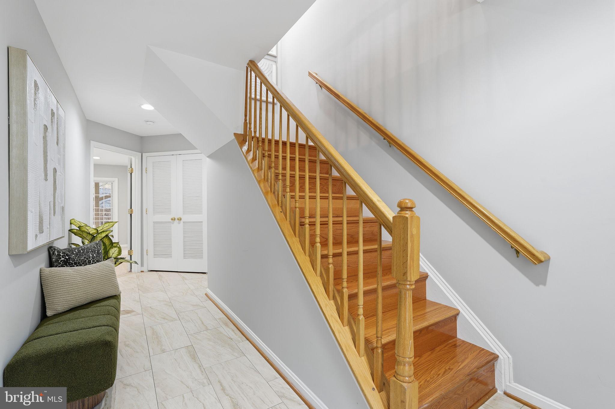 MIRROR RIDGE - Residential