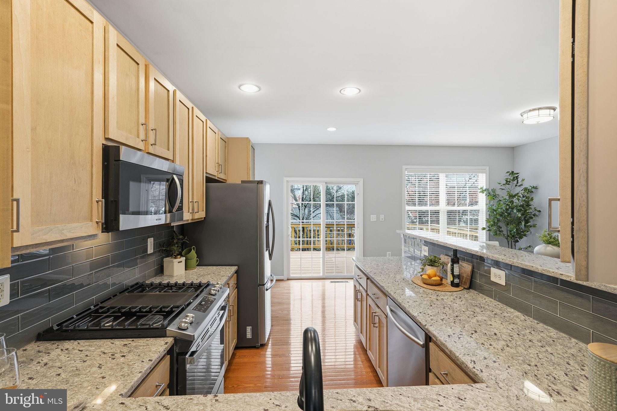 MIRROR RIDGE - Residential