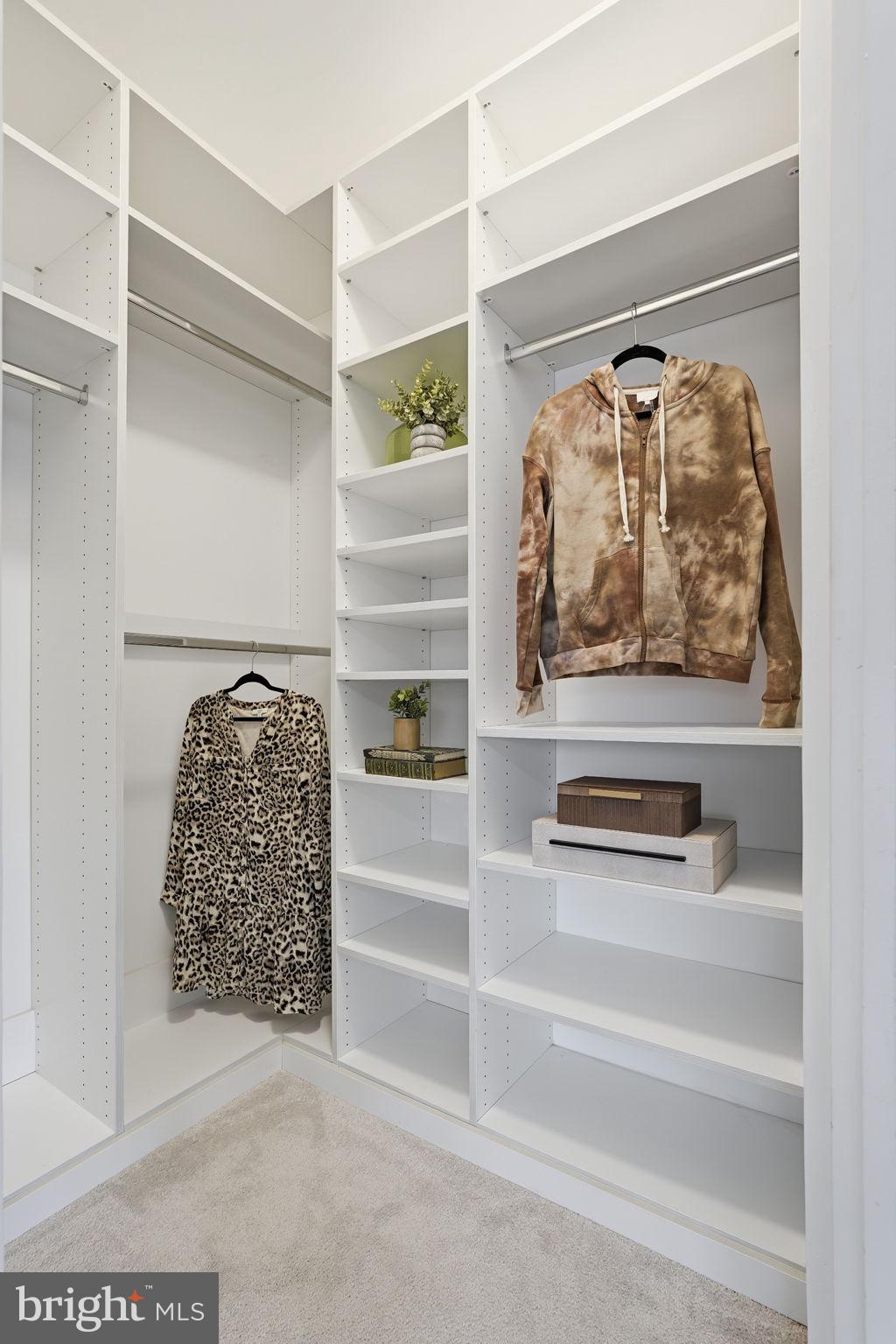 MIRROR RIDGE - Residential