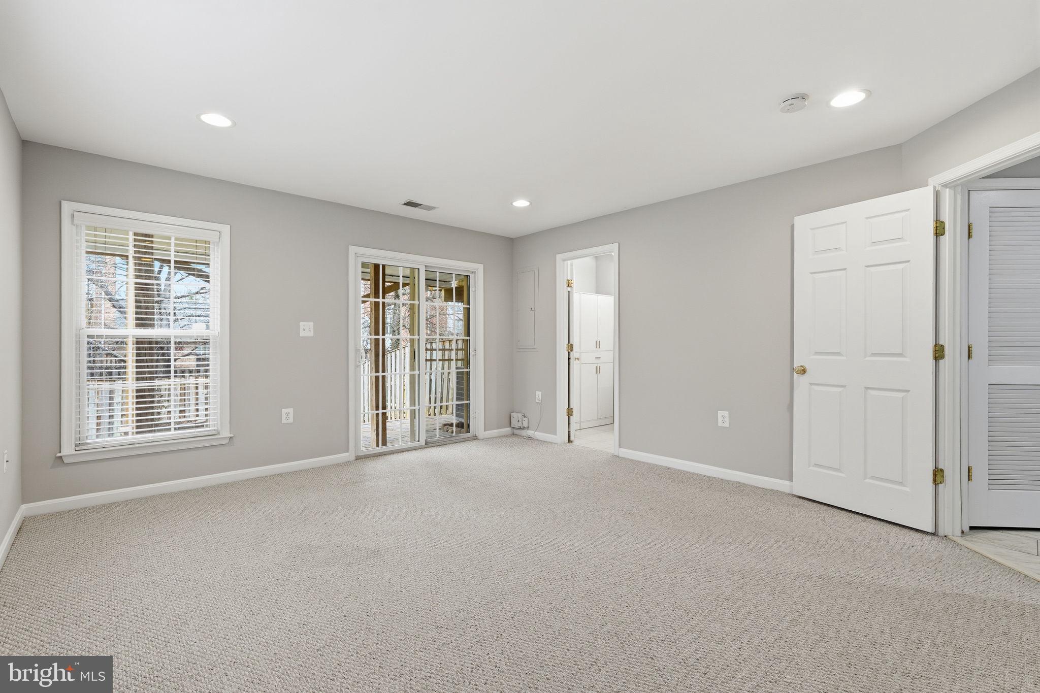 MIRROR RIDGE - Residential