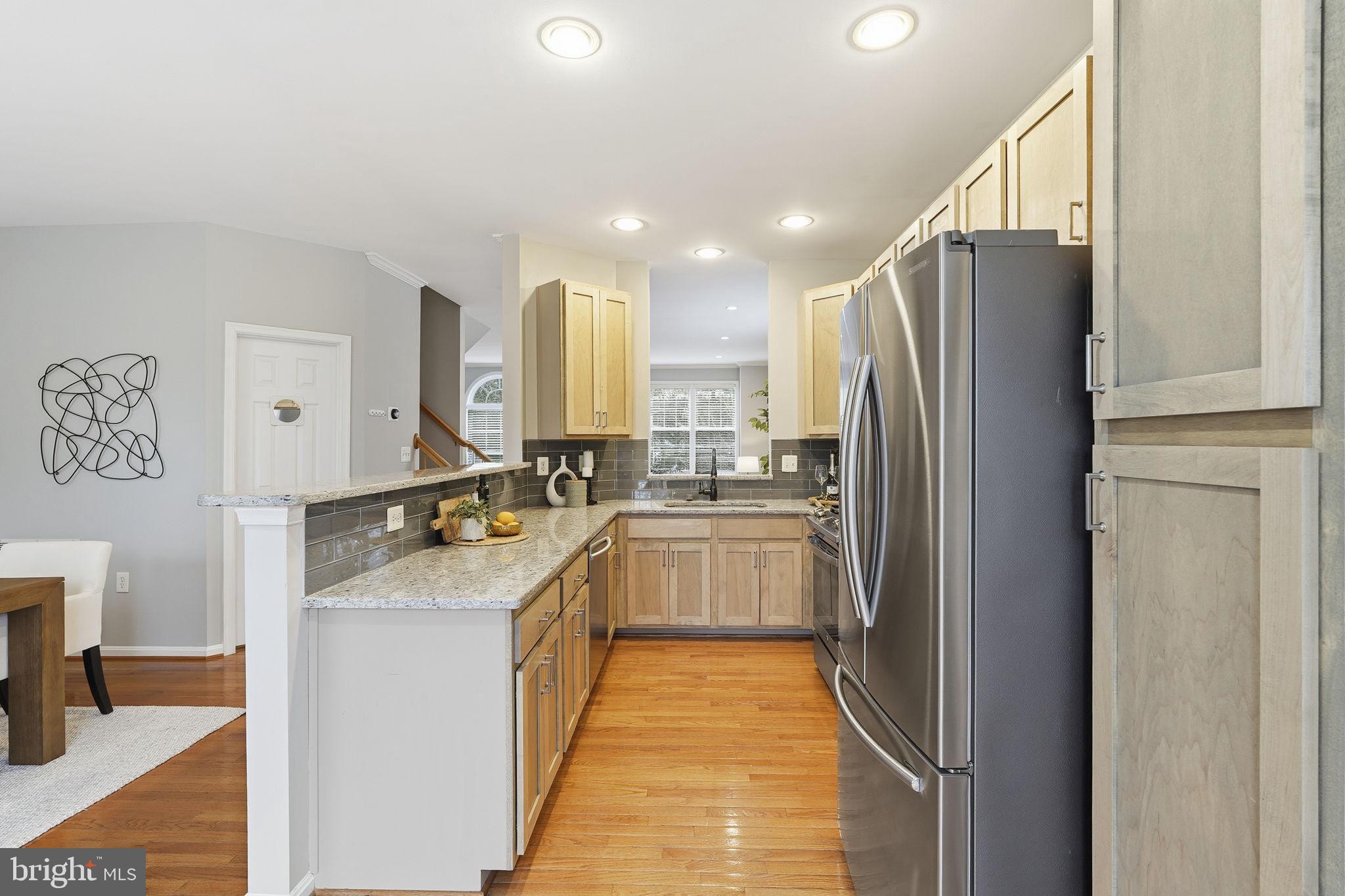 MIRROR RIDGE - Residential