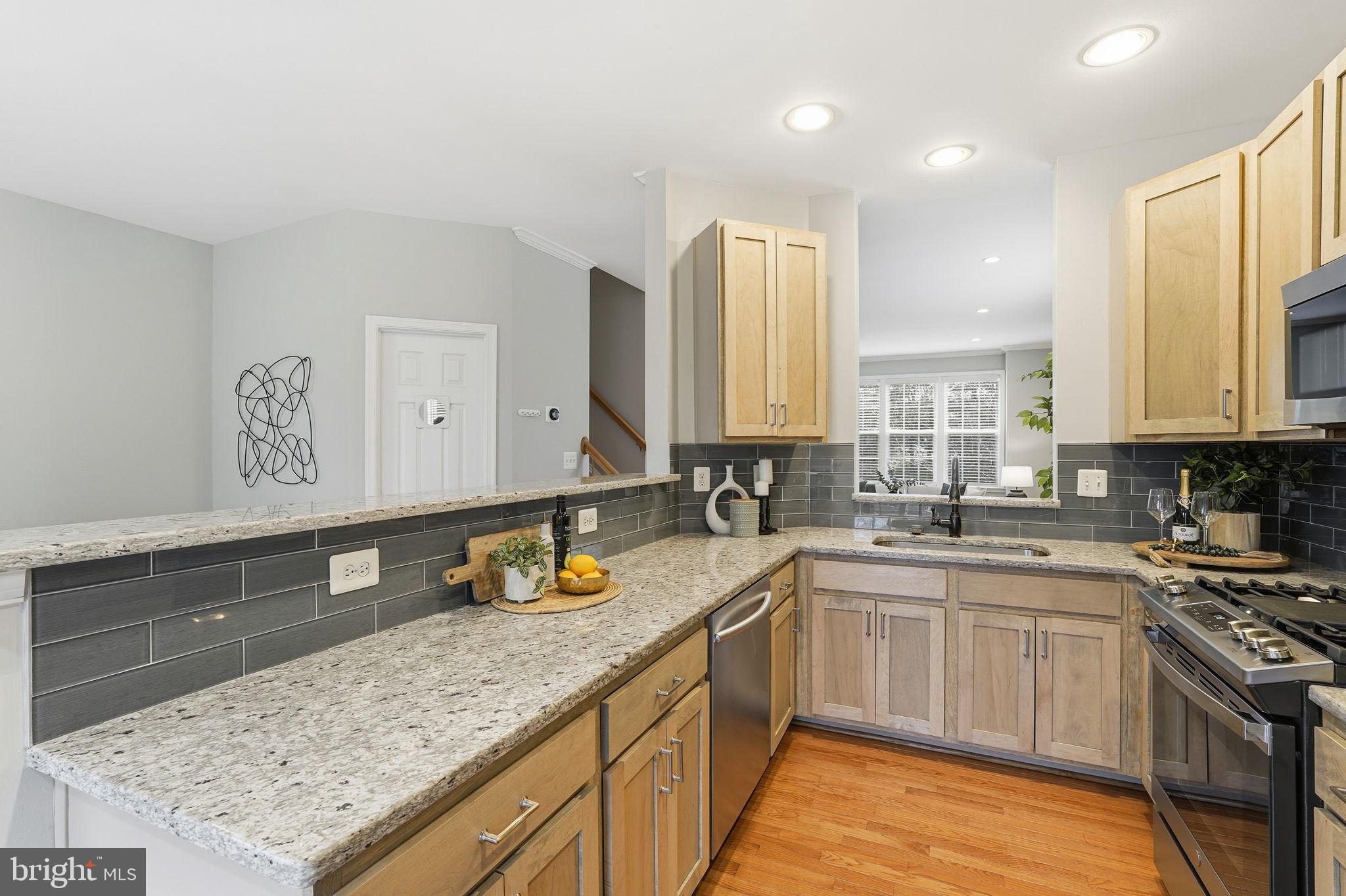 MIRROR RIDGE - Residential