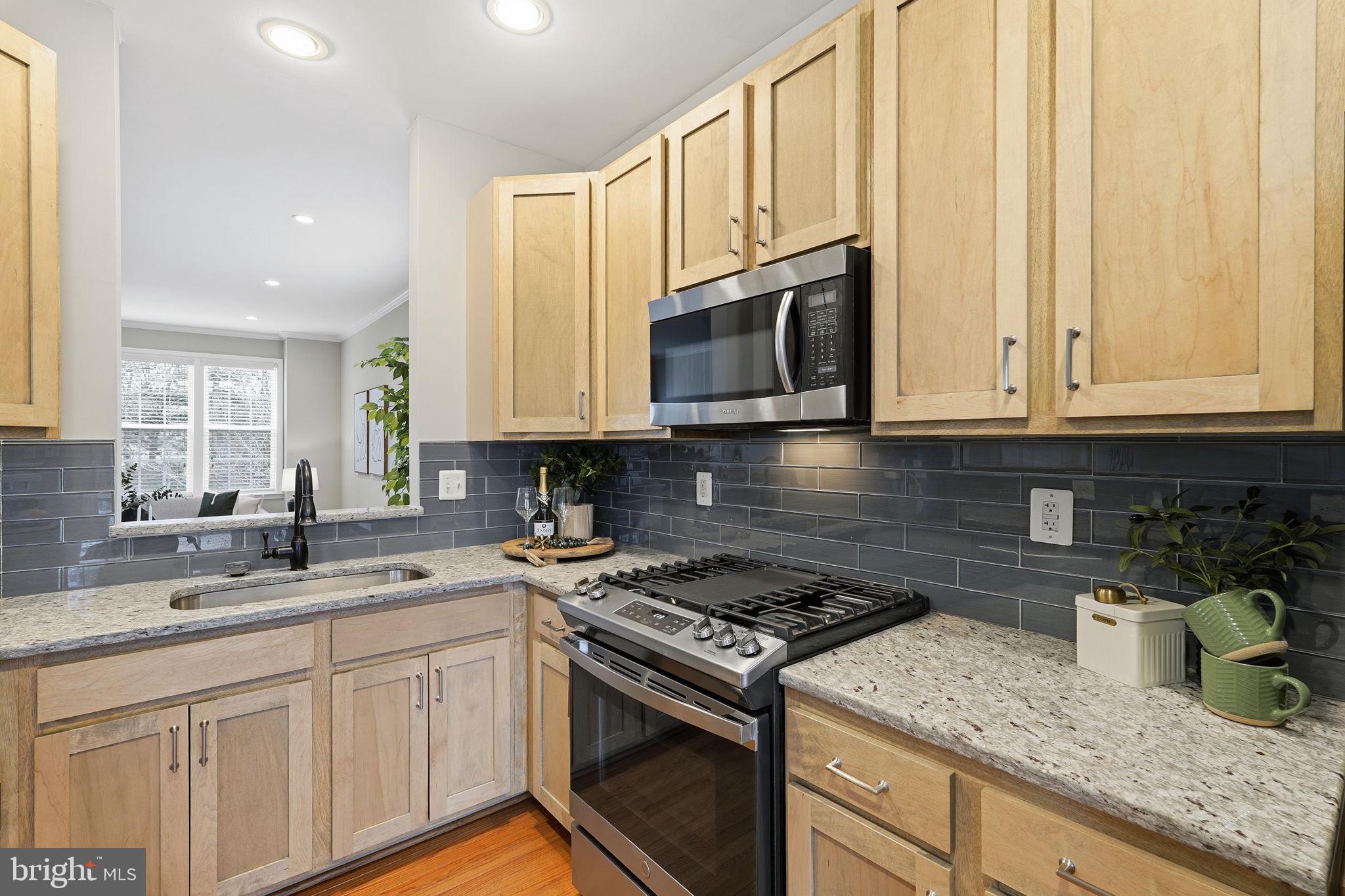 MIRROR RIDGE - Residential