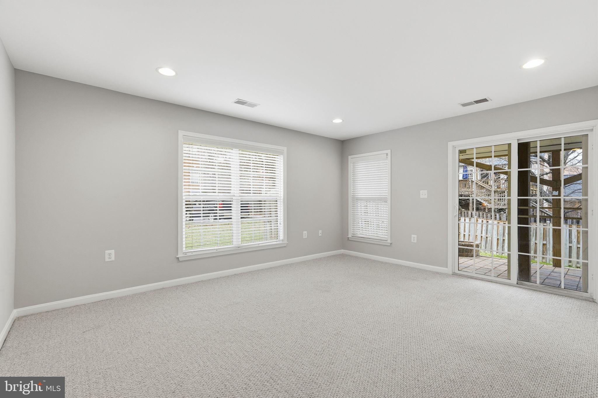 MIRROR RIDGE - Residential