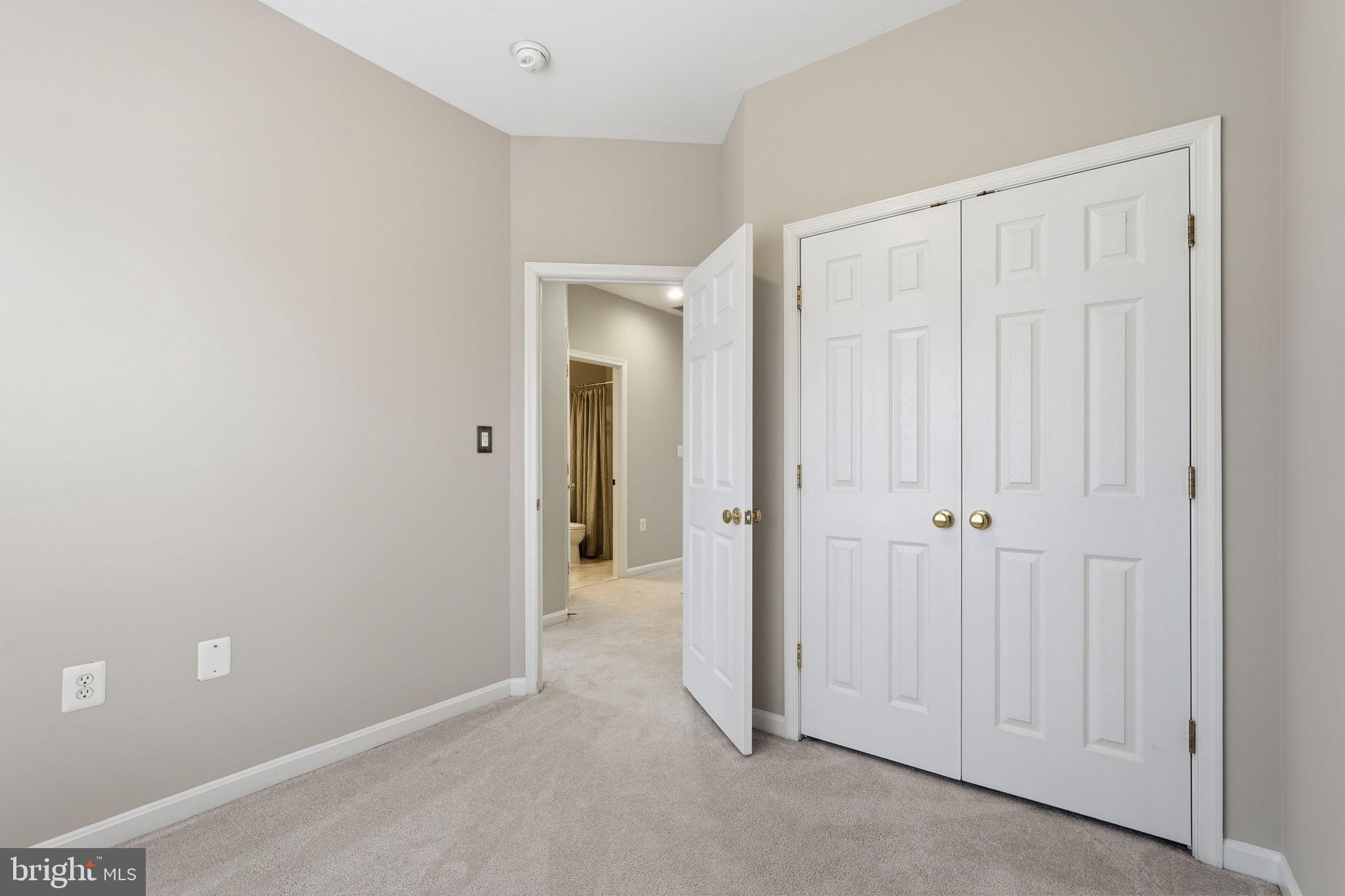 MIRROR RIDGE - Residential