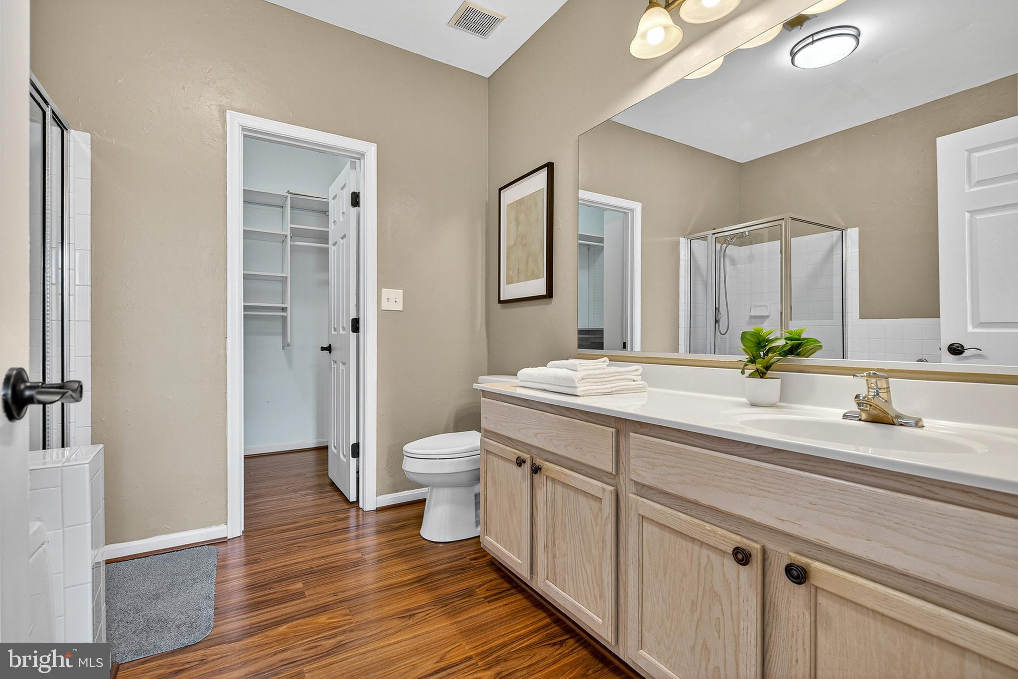 DEVON COURT - Residential