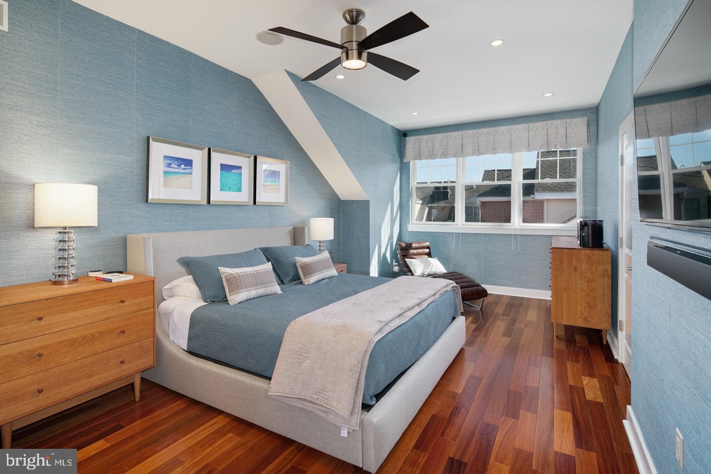 QUEEN VILLAGE - Residential