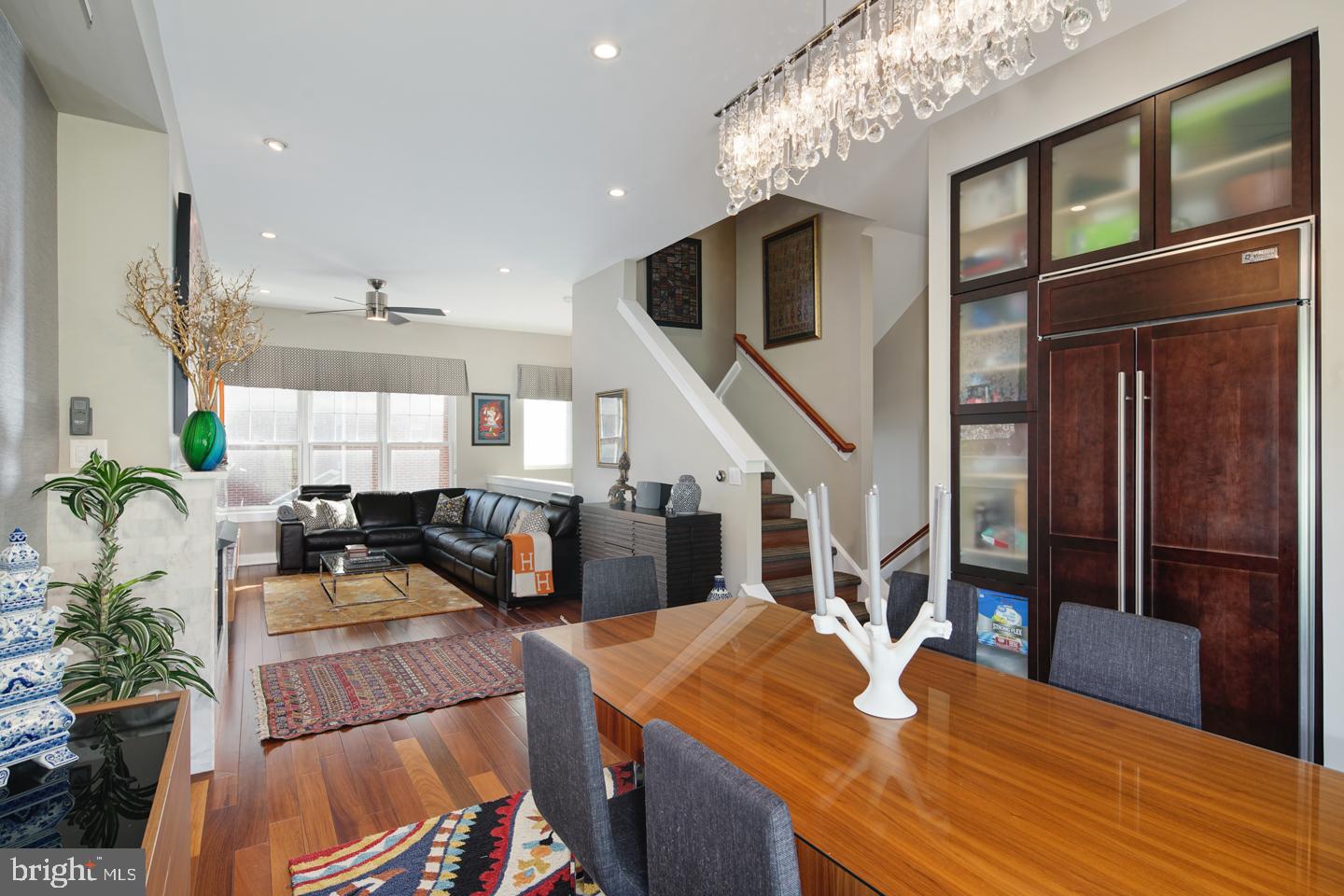 QUEEN VILLAGE - Residential