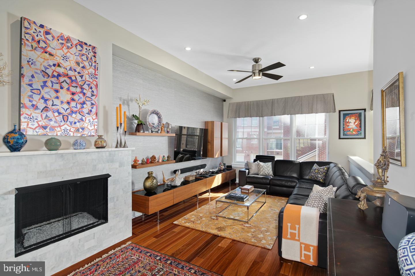 QUEEN VILLAGE - Residential
