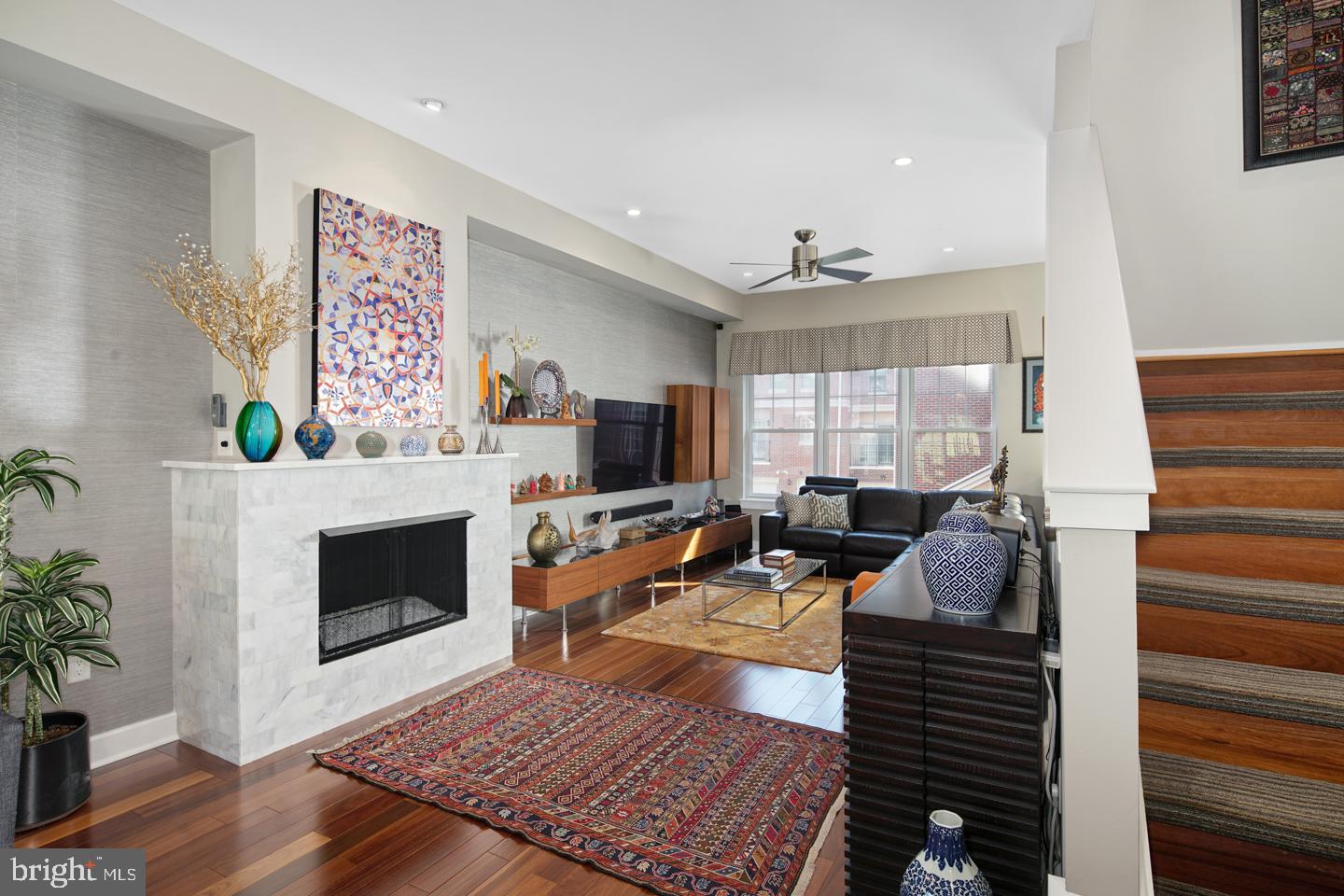 QUEEN VILLAGE - Residential