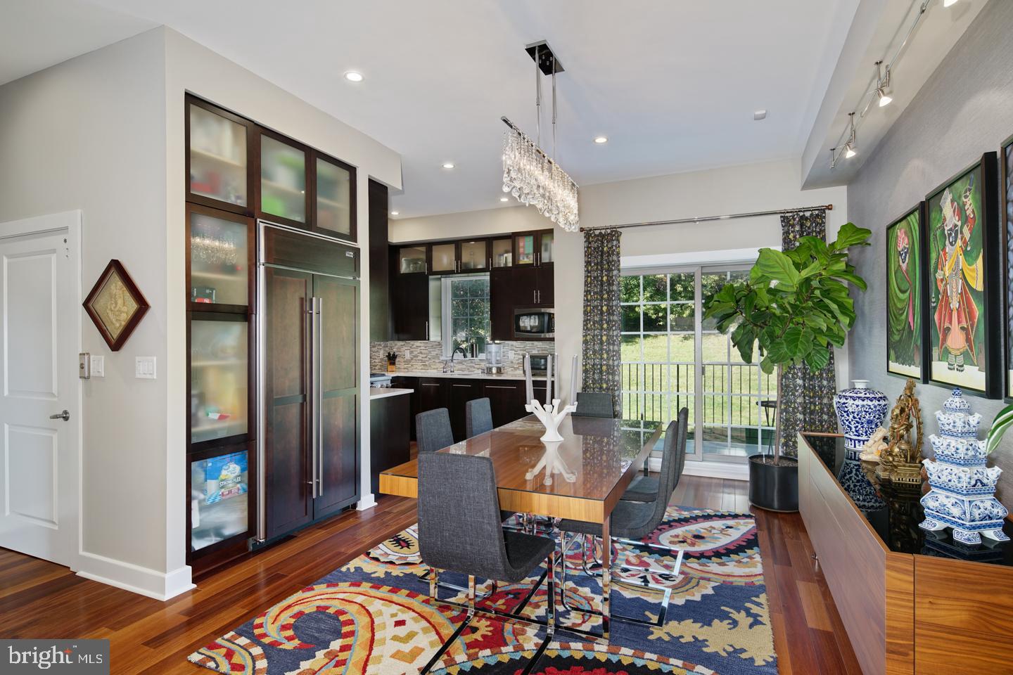 QUEEN VILLAGE - Residential