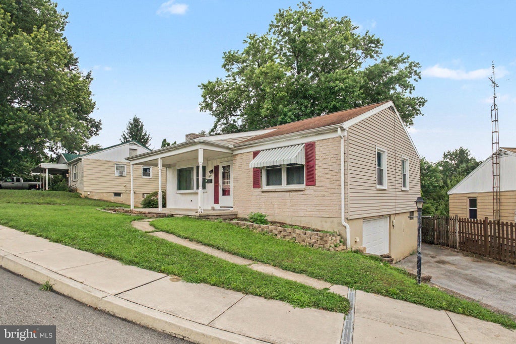 Photo of 623 N Hanover Street, ELIZABETHTOWN, PA 17022 (MLS # PALA2093804)