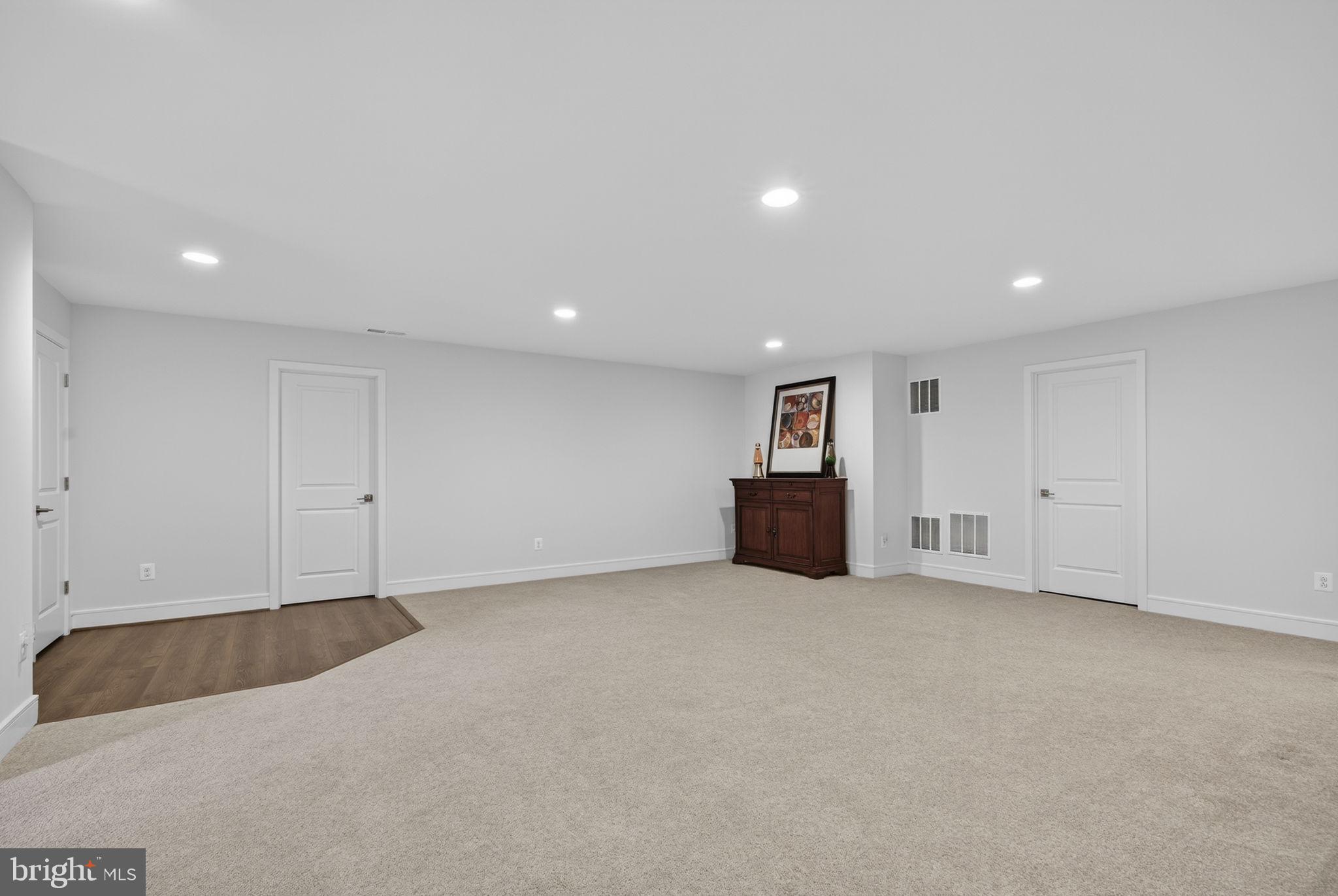 MEADOWBROOK - Residential