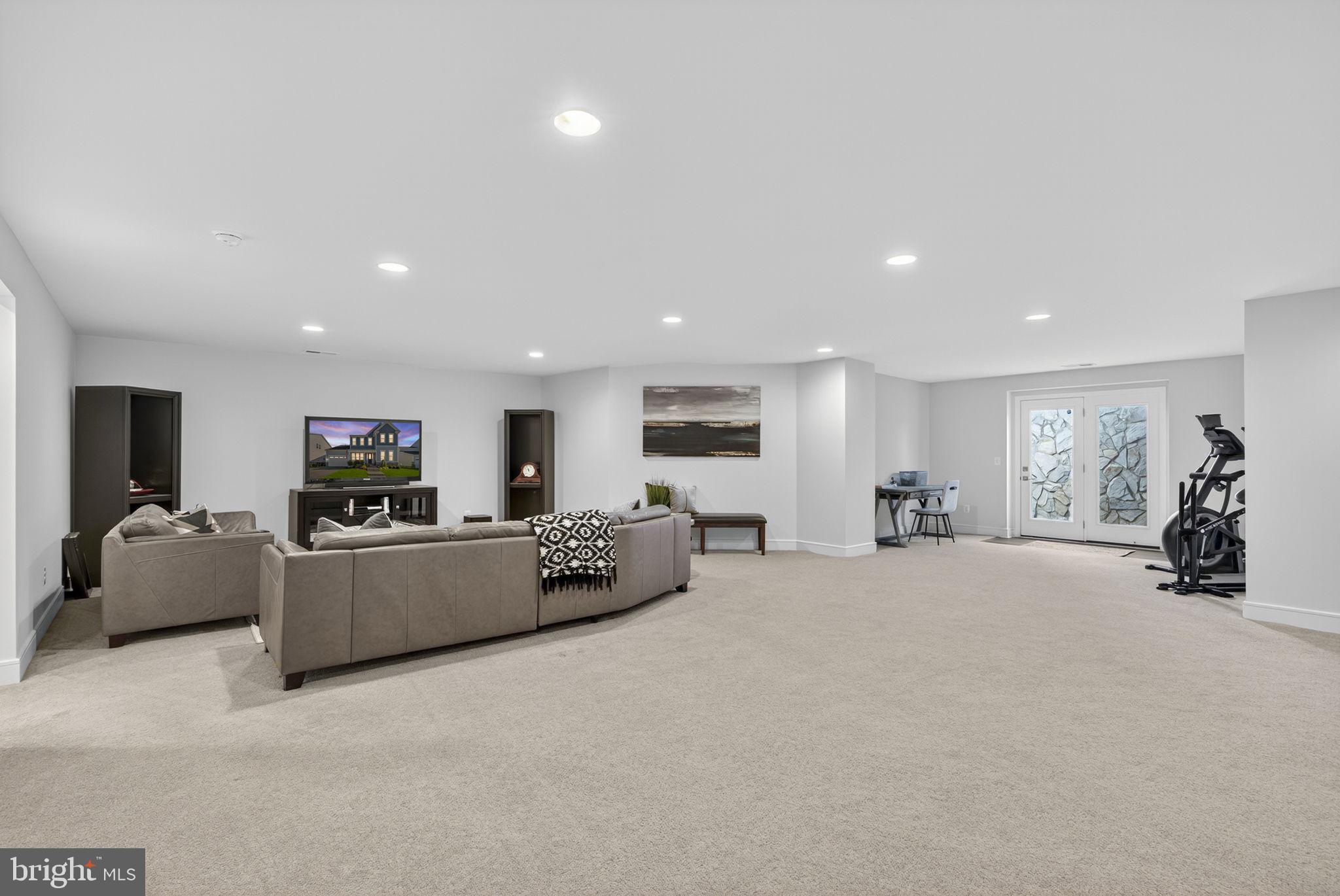 MEADOWBROOK - Residential