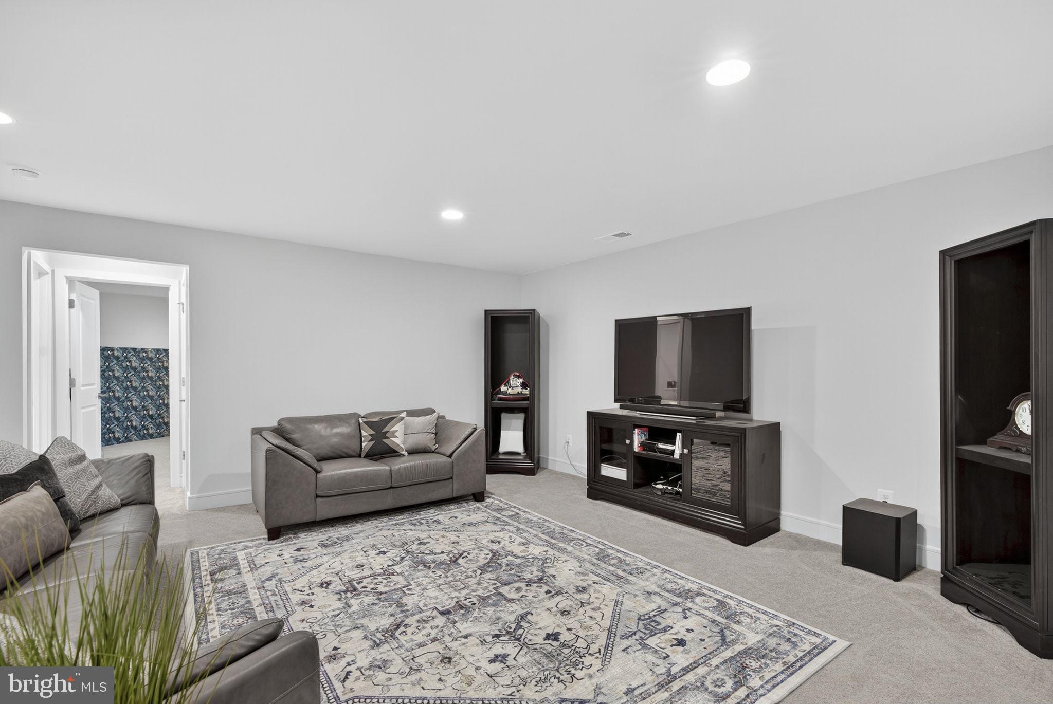 MEADOWBROOK - Residential