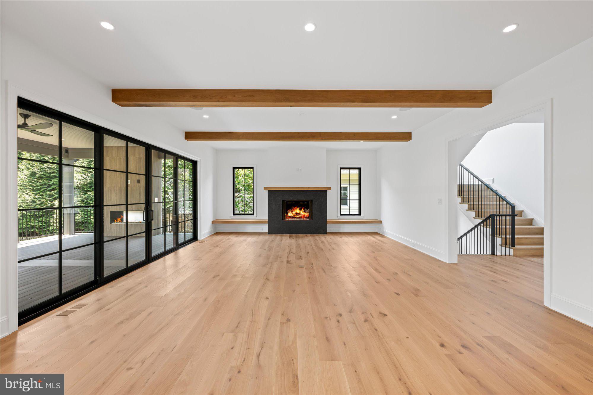 SALONA VILLAGE - Residential